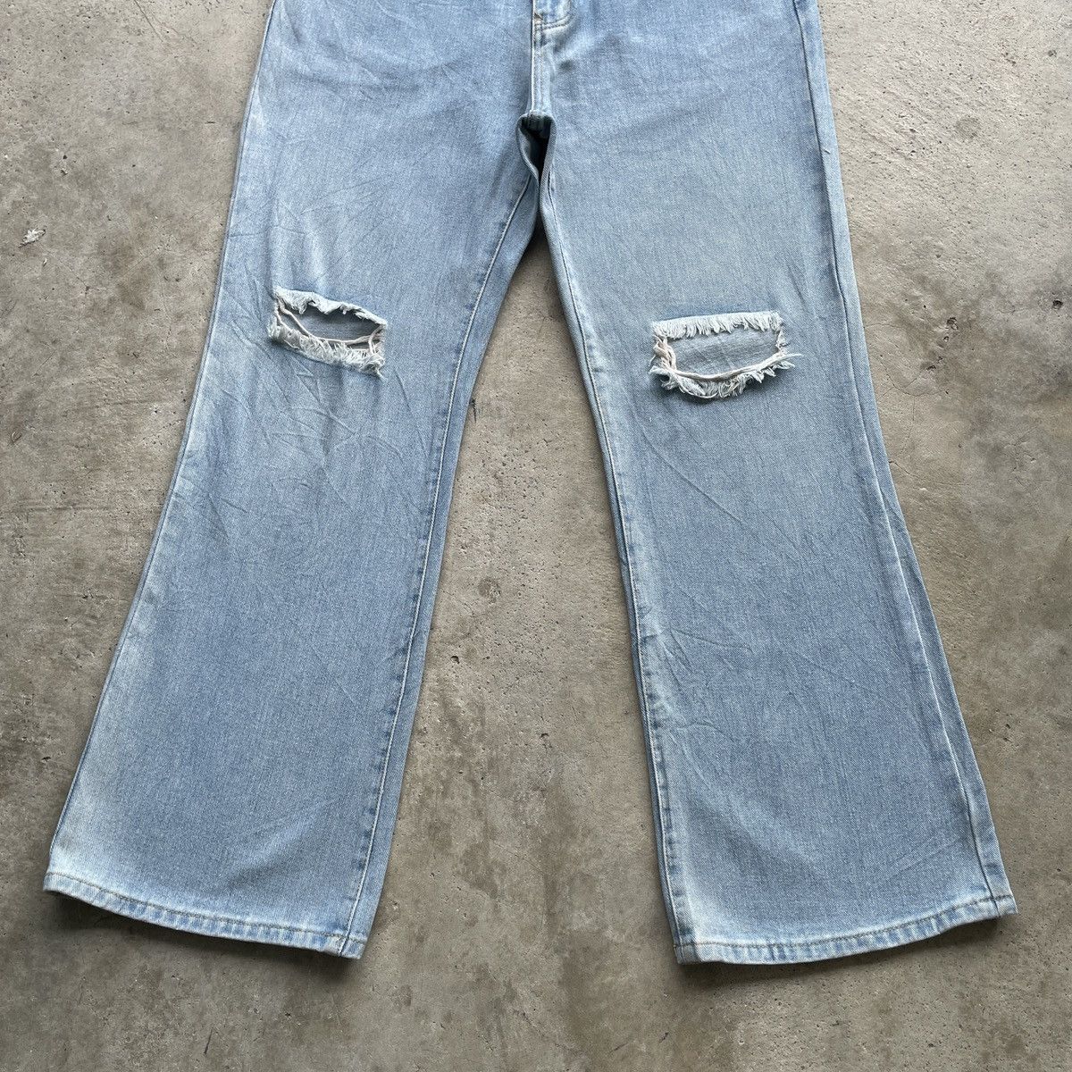 Japanese Brand Vintage Japanese Bootcut Ripped Faded Jeans Flare Denim Pant Size US 34 / EU 50 - 4 Thumbnail