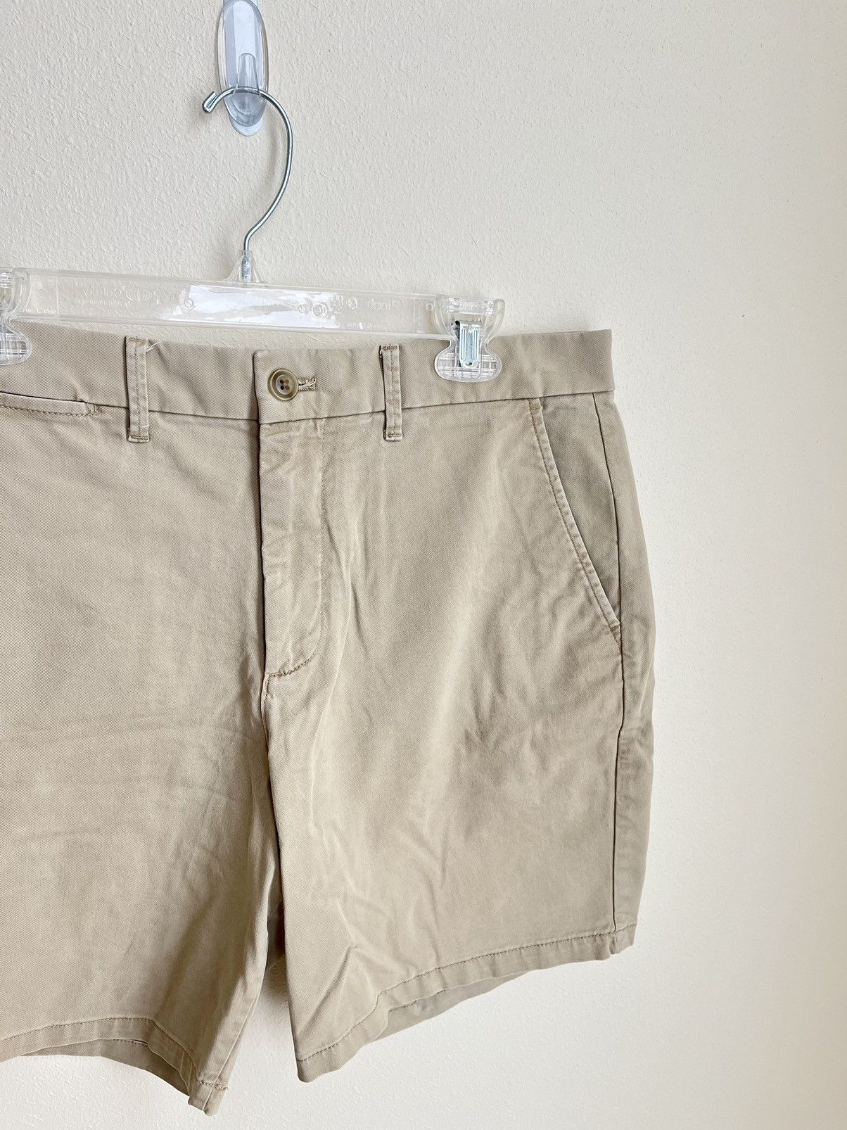Gap Gap 8” Flat Front Khaki Short Size US 31 - 2 Thumbnail