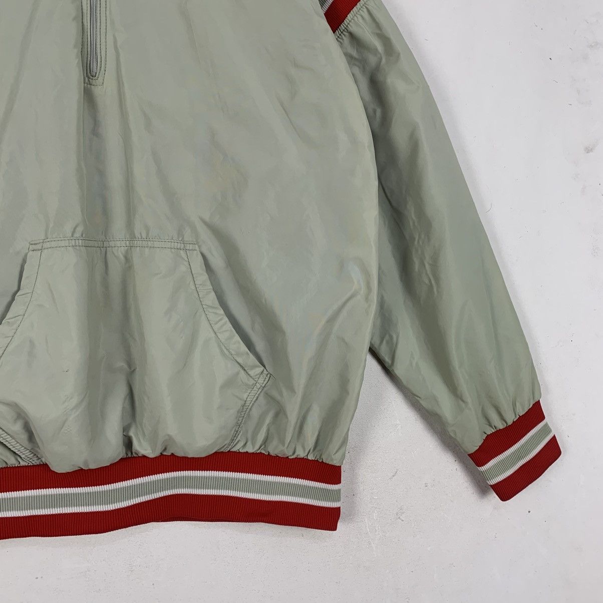 vintage Russell activewear pullover windbreaker jacket.