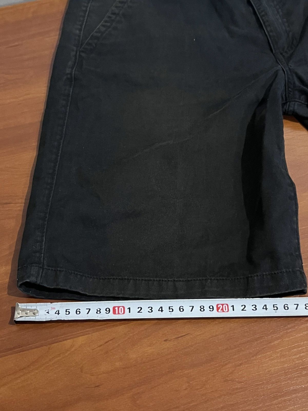 Oakley Oakley Black Solid Shorts Mini Logo Button Closure Men’s 33 Size US 33 - 16 Thumbnail