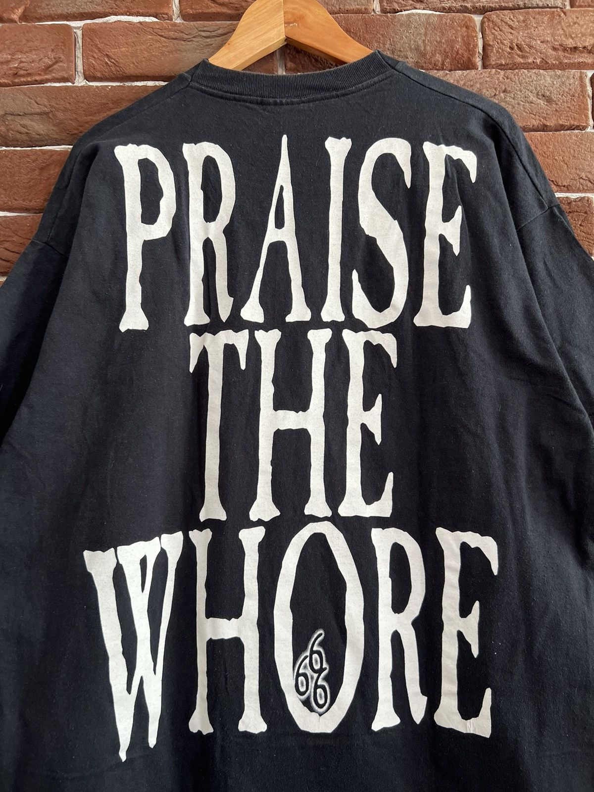 Band Tees Vintage 1998 Cradle of Filth "Praise The Whore" Band Tshirt Size US XL / EU 56 / 4 - 6 Thumbnail