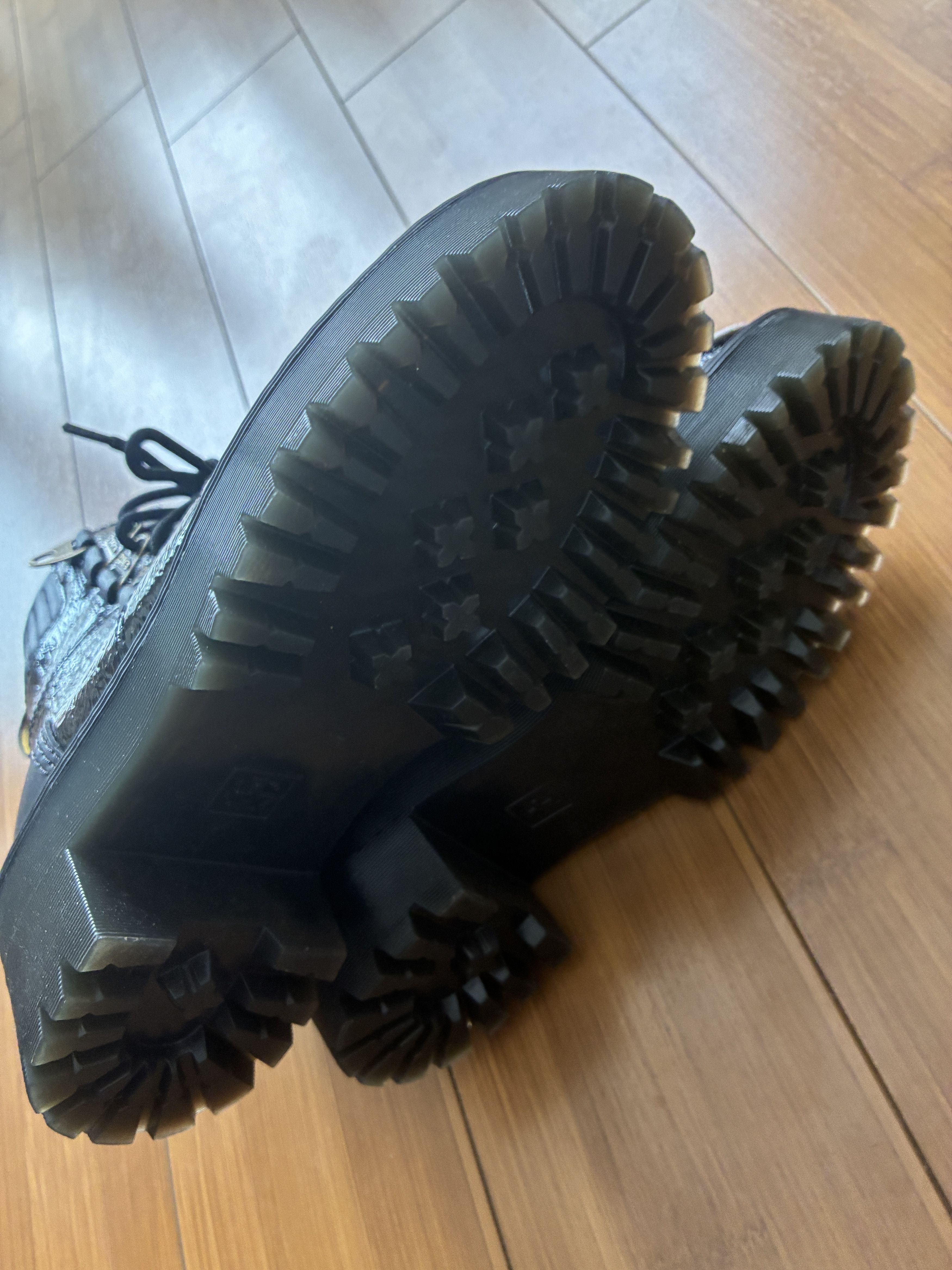 Dr. Martens Dr. Martens Laurenne Distressed Patent Leather Boots 7 Size US 7 / IT 37 - 3 Thumbnail