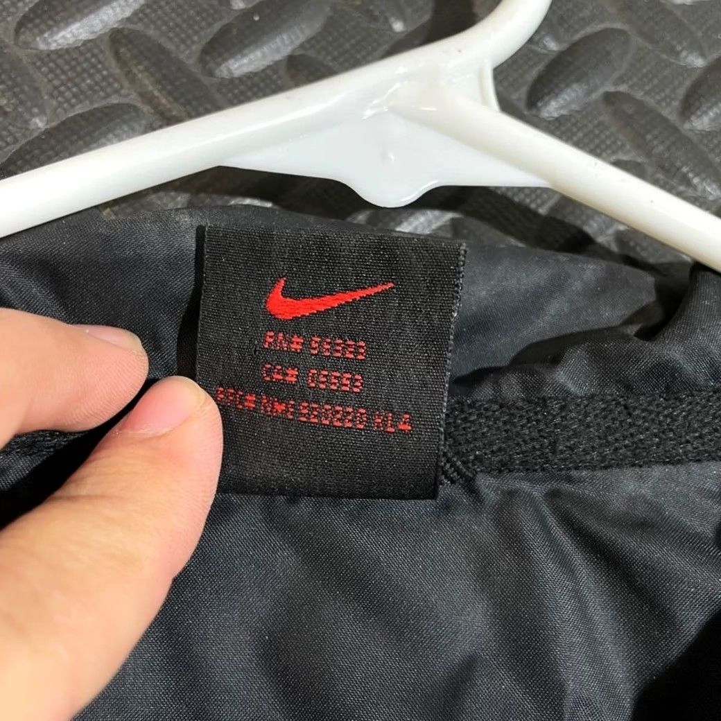 Nike VINTAGE Nike Black White Track Jacket Windbreaker Full Zip Men M Size US M / EU 48-50 / 2 - 7 Thumbnail