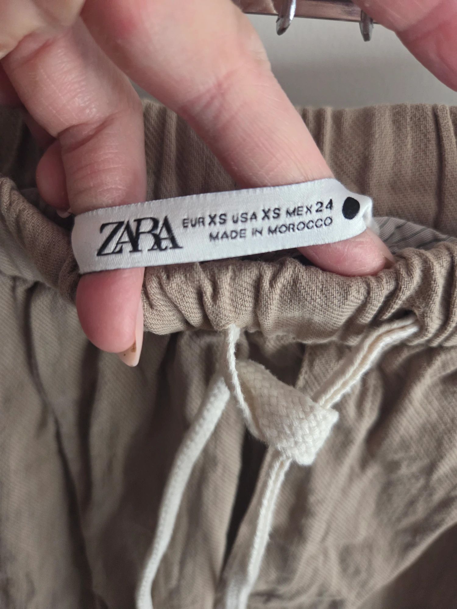 Zara ZARA Women's XS Casual Straight Leg Trousers Made in Morocco Size US 26 / EU 42 - 2 Thumbnail