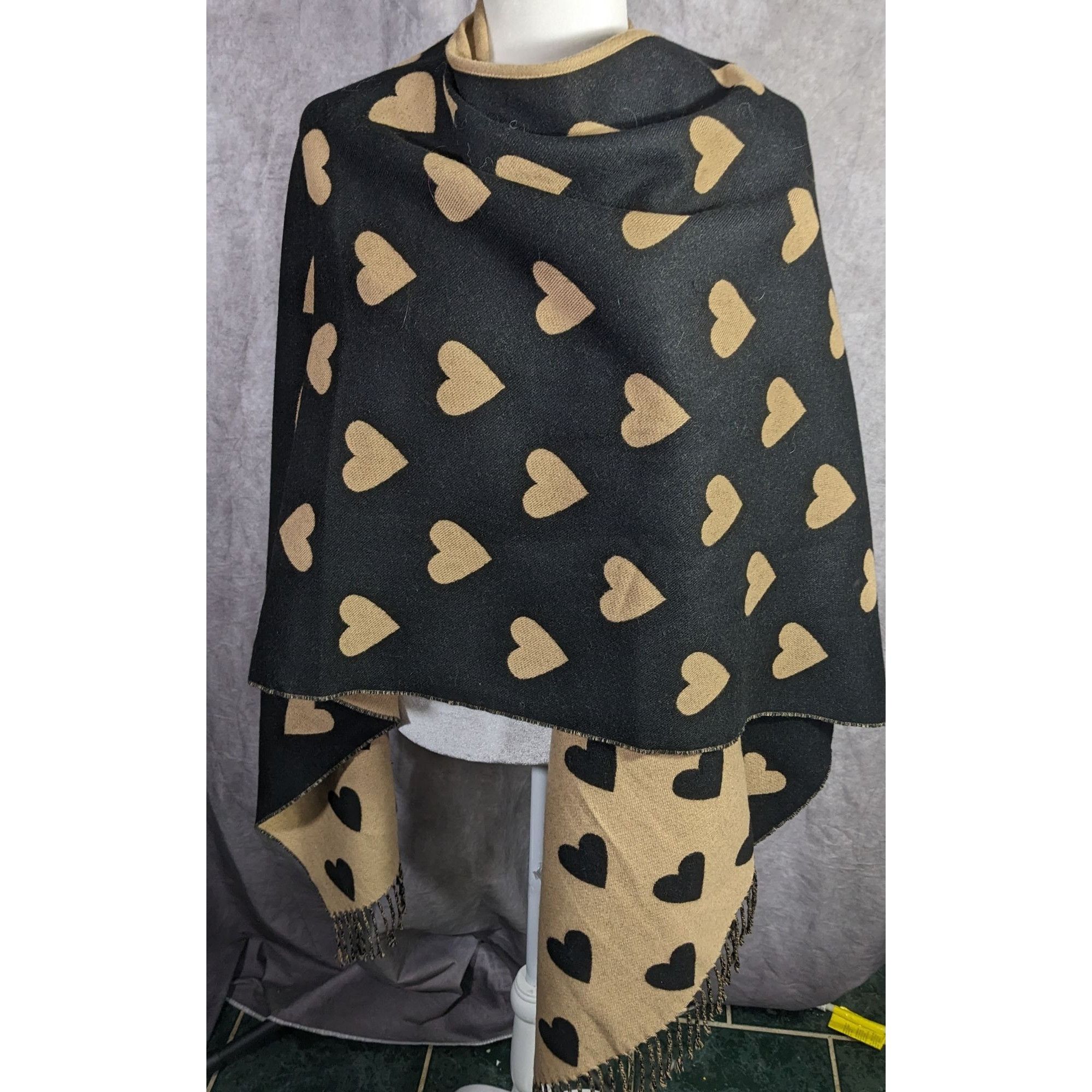 Other Heart Pattern Reversible Black & Tan Open Poncho Wrap With F Size ONE SIZE - 7 Thumbnail