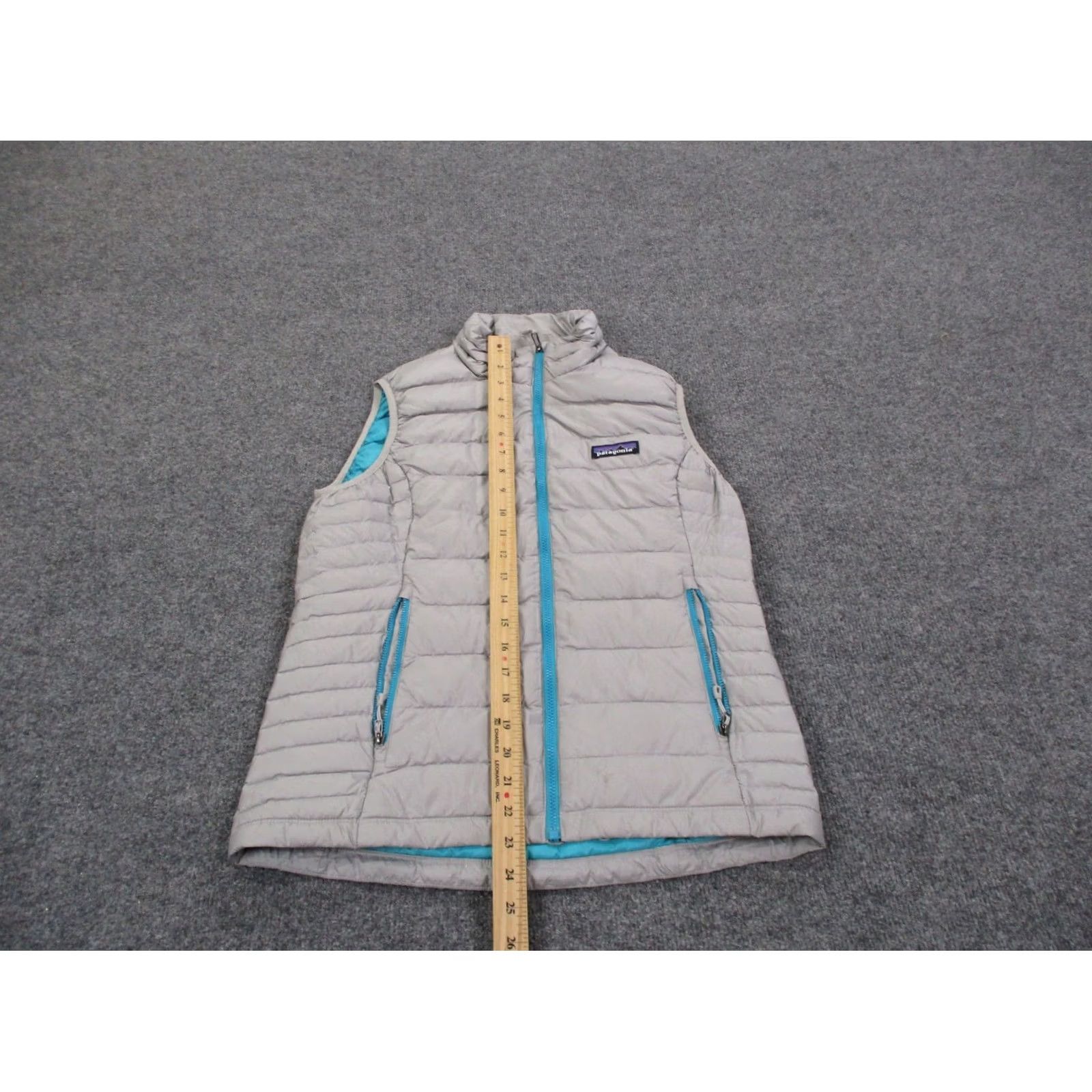 Patagonia Patagonia Vest Women's S Gray Down Puffer Quilted Zip Windproof Pockets Logo 90s Outdoor Casual Jacket Mens Womens Girls Size S / US 4 / IT 40 - 3 Thumbnail