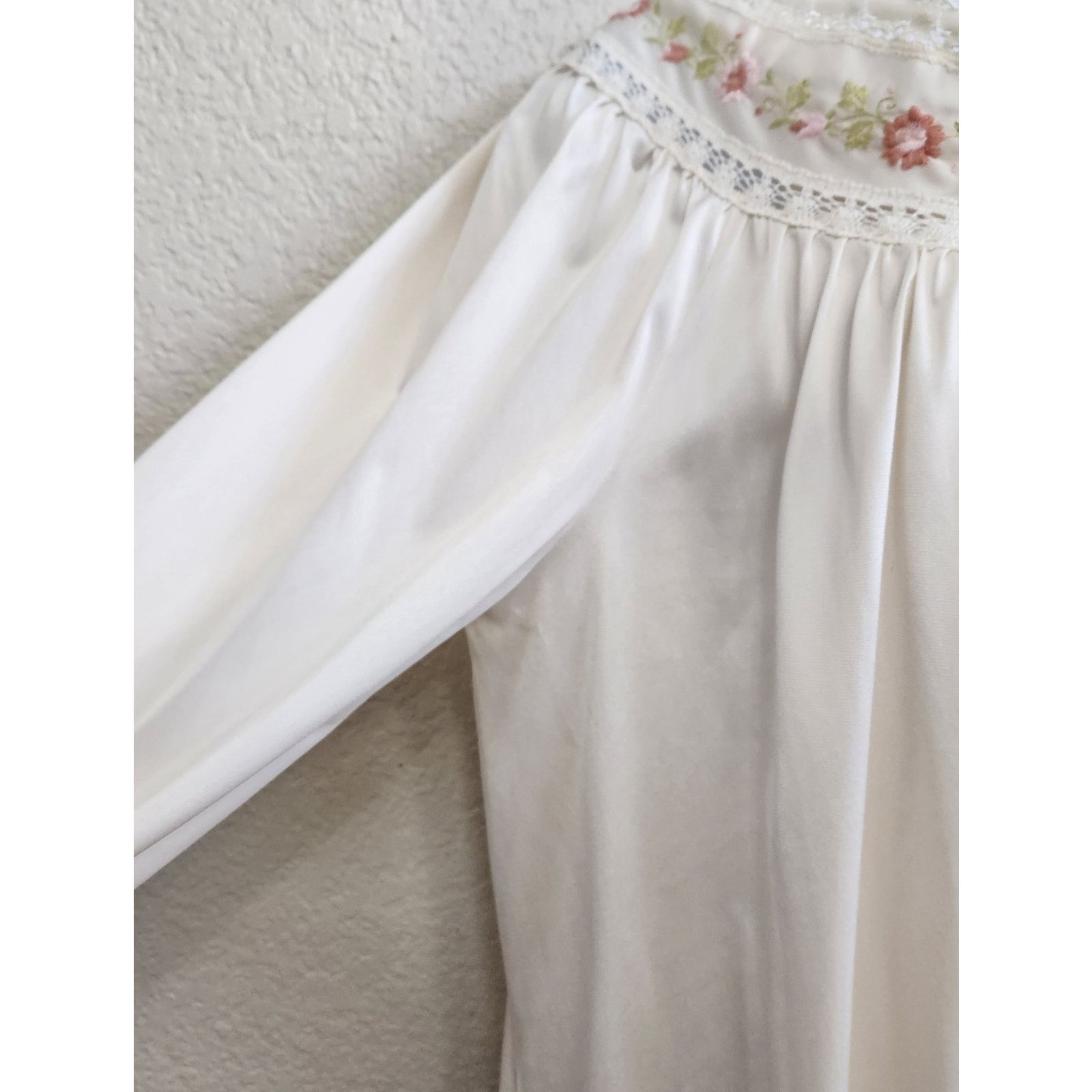 Other Vintage Cream Embroidered 2 Piece Nightgown Robe Set Medium Size ONE SIZE - 4 Thumbnail