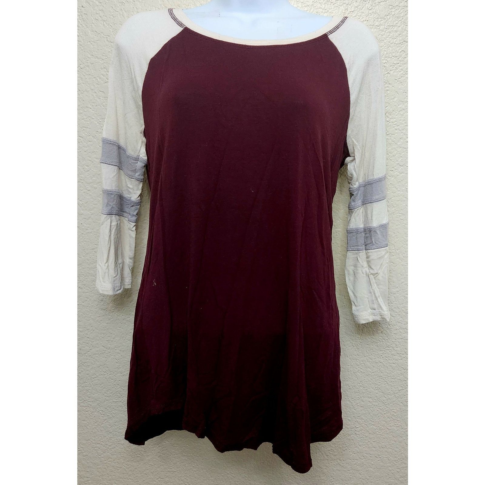 Other Maurices Burgundy White 3/4 Raglan Sleeves Top Small Soft Size S / US 4 / IT 40 - 1 Thumbnail