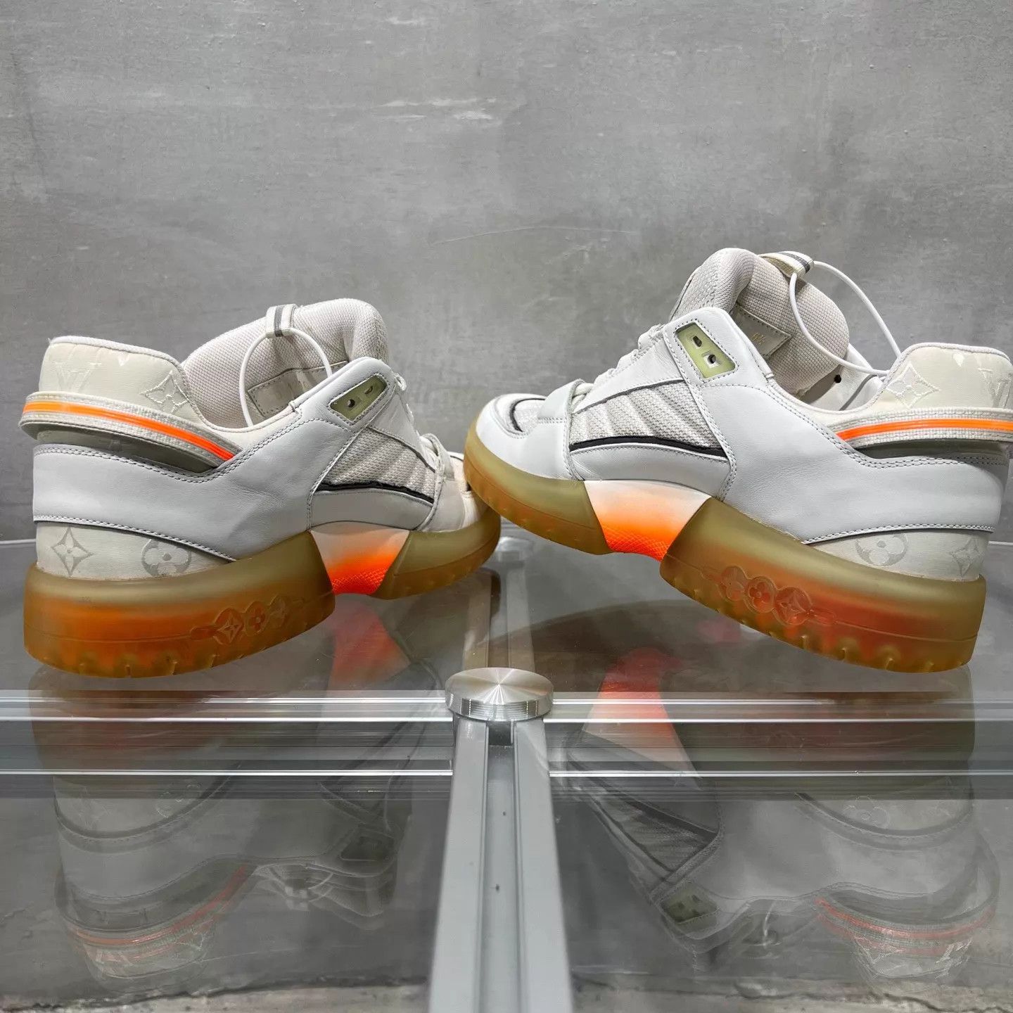 Louis Vuitton LV View White & Orange Sneakers UK6.5/40.5 YH26913 Size US 7.5 / EU 40-41 - 5 Thumbnail