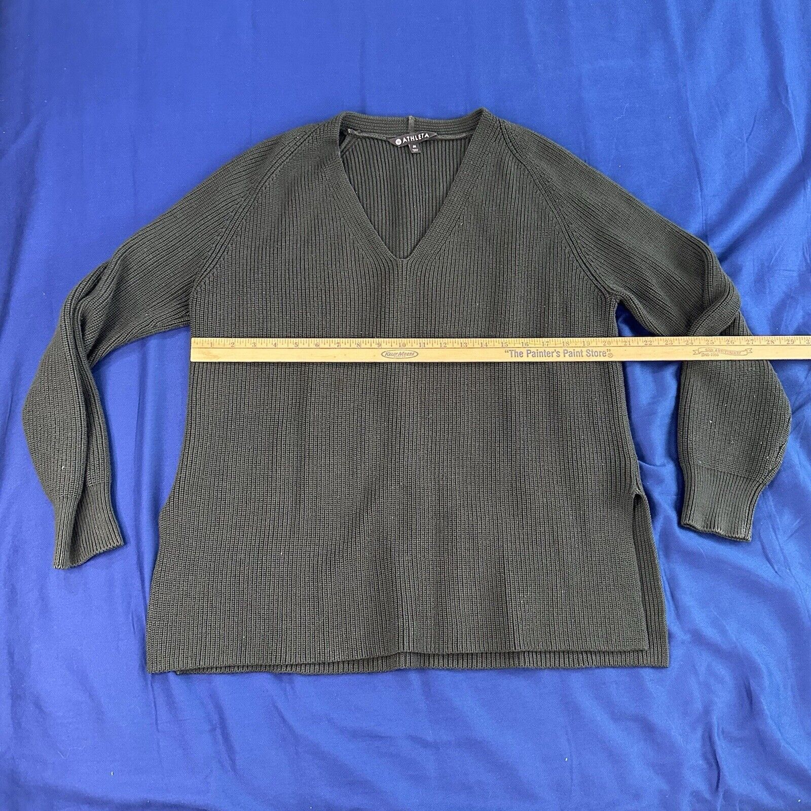 Athleta Athleta Sweater M Knit Merino Wool Blend V Neck Active Size M / US 6-8 / IT 42-44 - 1 Thumbnail