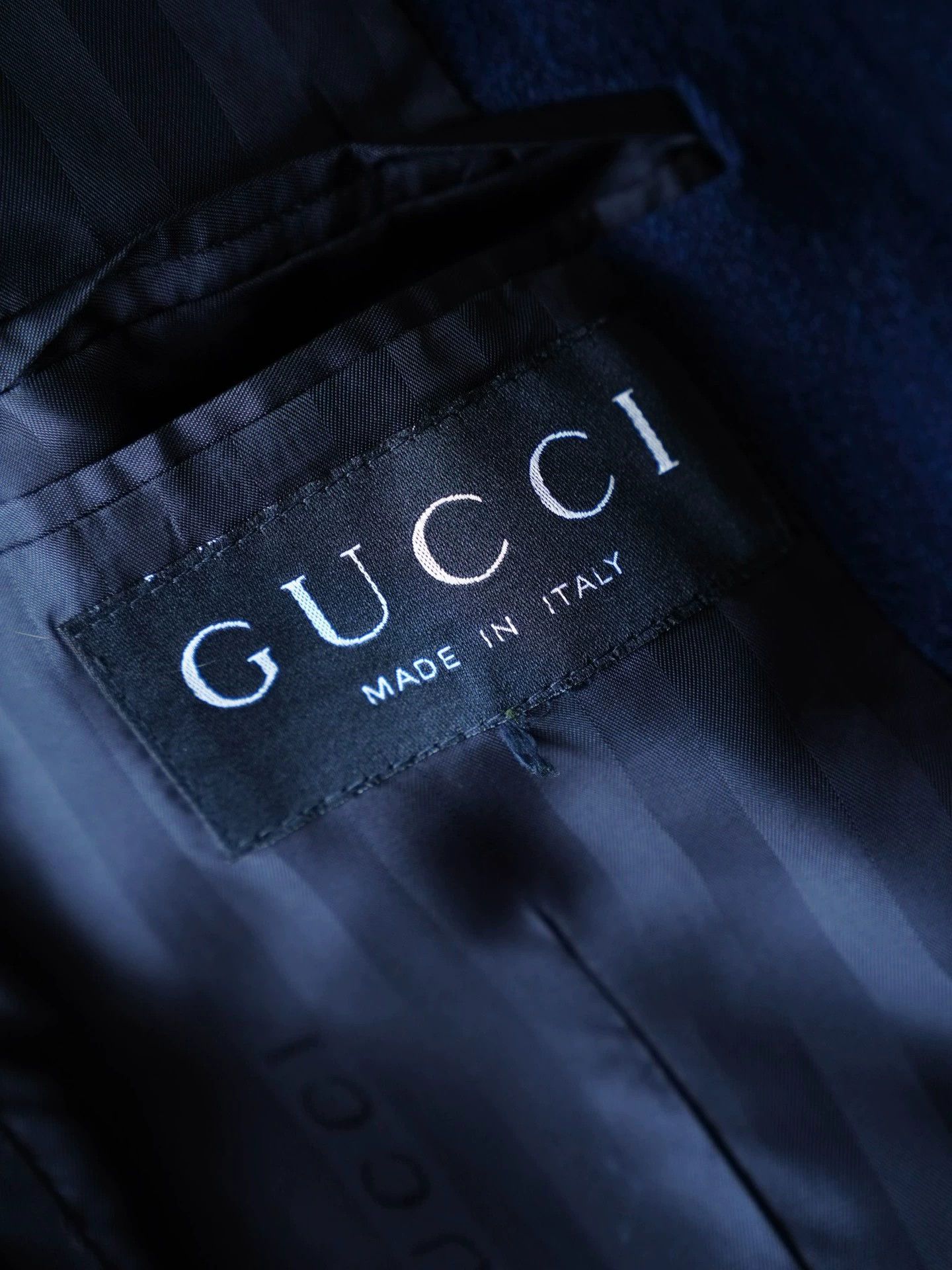 Gucci Gucci Vintage Navy Herringbone Horn Button Suit Jacket L Size L / US 10 / IT 46 - 9 Thumbnail