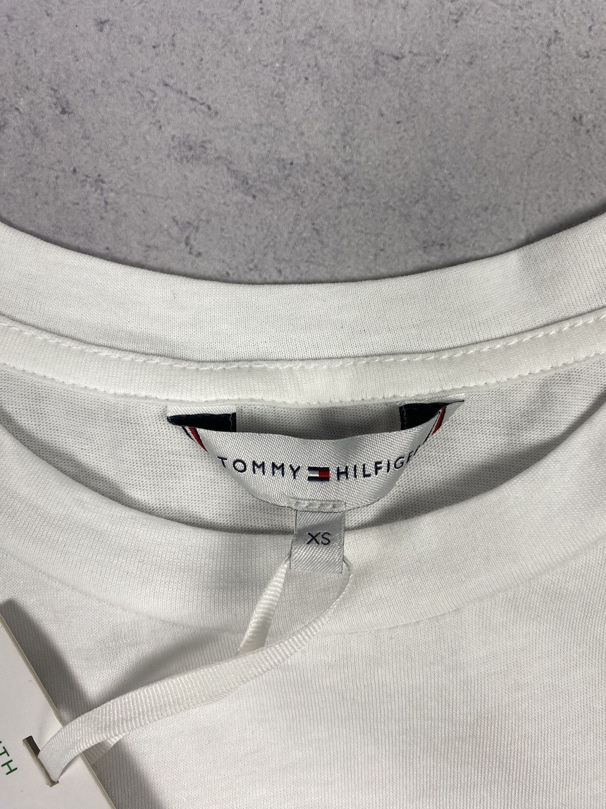 Designer × Tommy Hilfiger Tommy Hilfiger Big Logo Tee Size XS / US 0-2 / IT 36-38 - 6 Thumbnail