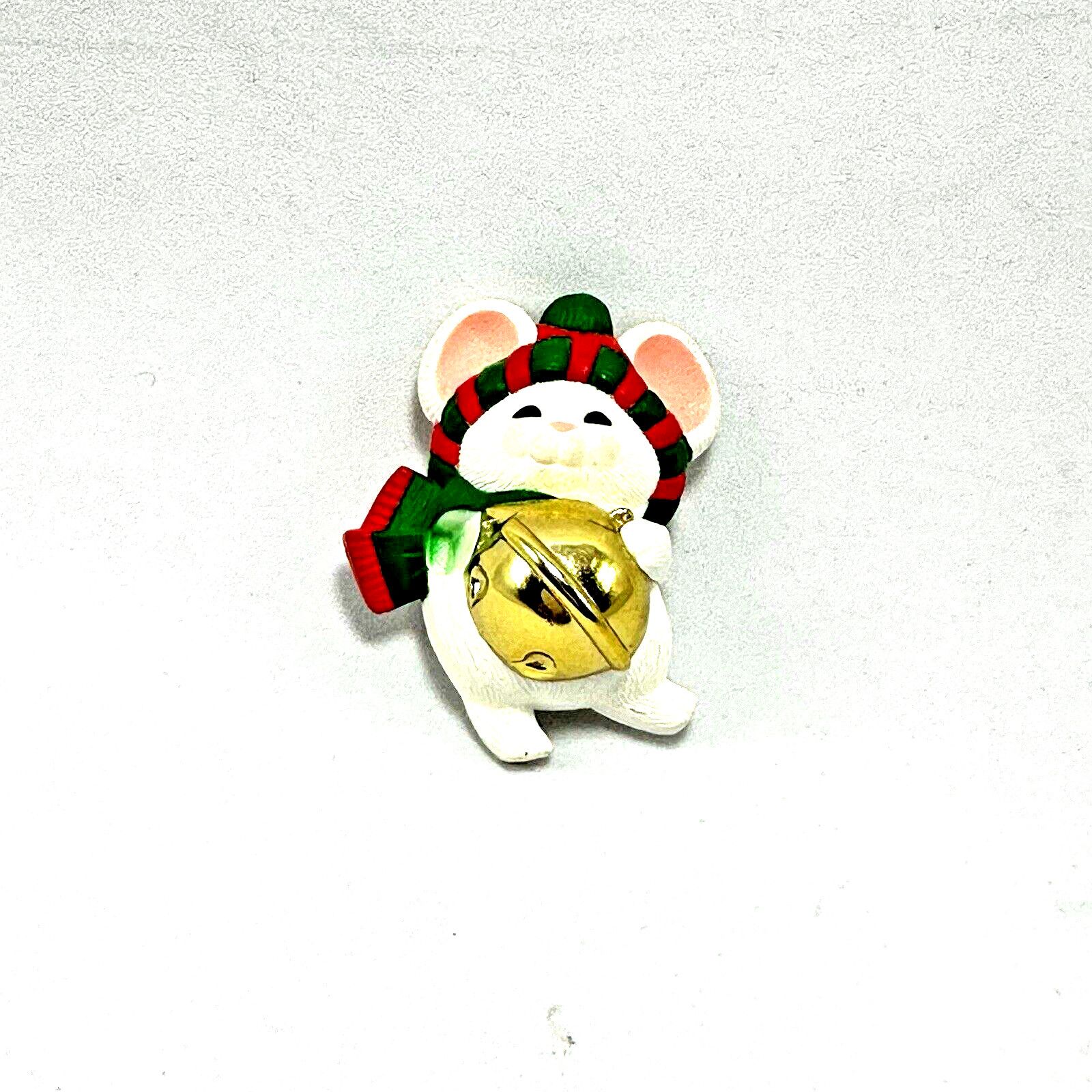 & Other Stories Hallmark White Mouse Jingle Bell Teacher Brooch Pin Button Size ONE SIZE - 2 Thumbnail