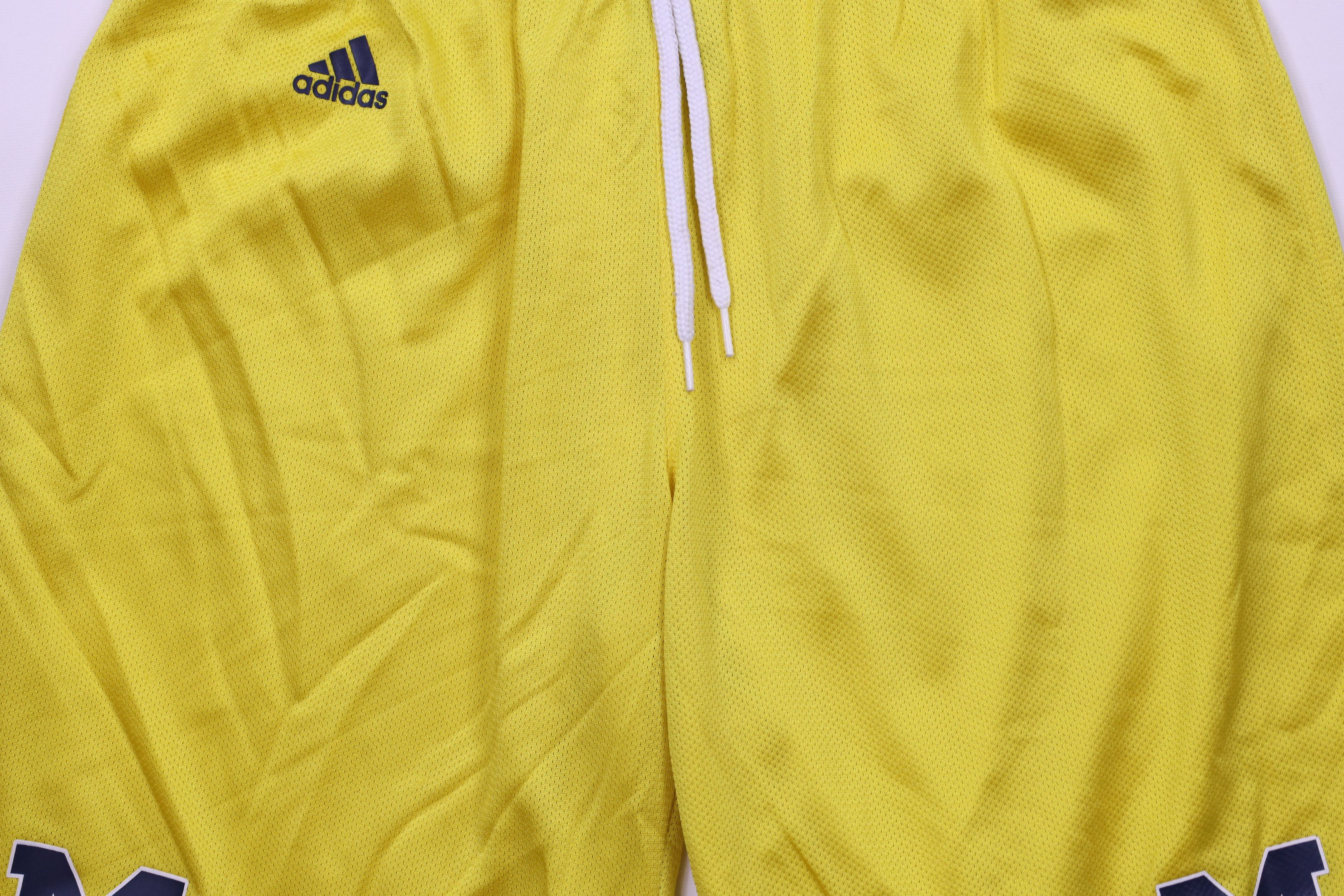 Adidas × Vintage Adidas University of Michigan Basketball Shorts Yellow Size US 34 / EU 50 - 3 Thumbnail