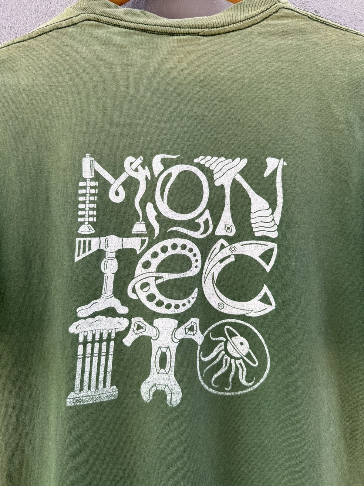 Vintage Thrashed Vintage 90s Montecito Hall Art Logo Sun Faded Tee Size US L / EU 52-54 / 3 - 8 Thumbnail