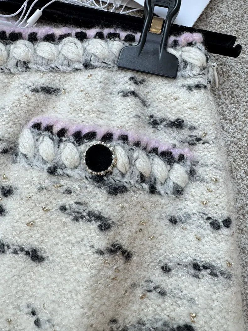Chanel Chanel Black cashmere knitted skirt Size 24" / US 00 / IT 34 - 4 Thumbnail