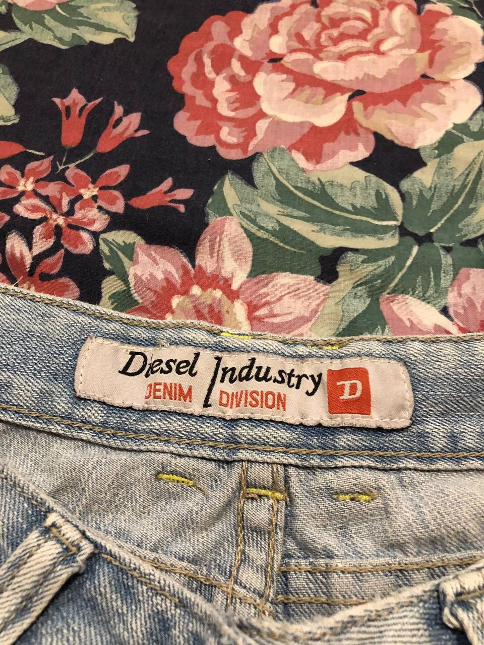 Diesel Vintage DIESEL logo denim shorts Y2K size 27 streetwear Size 27" / US 4 / IT 40 - 2 Thumbnail