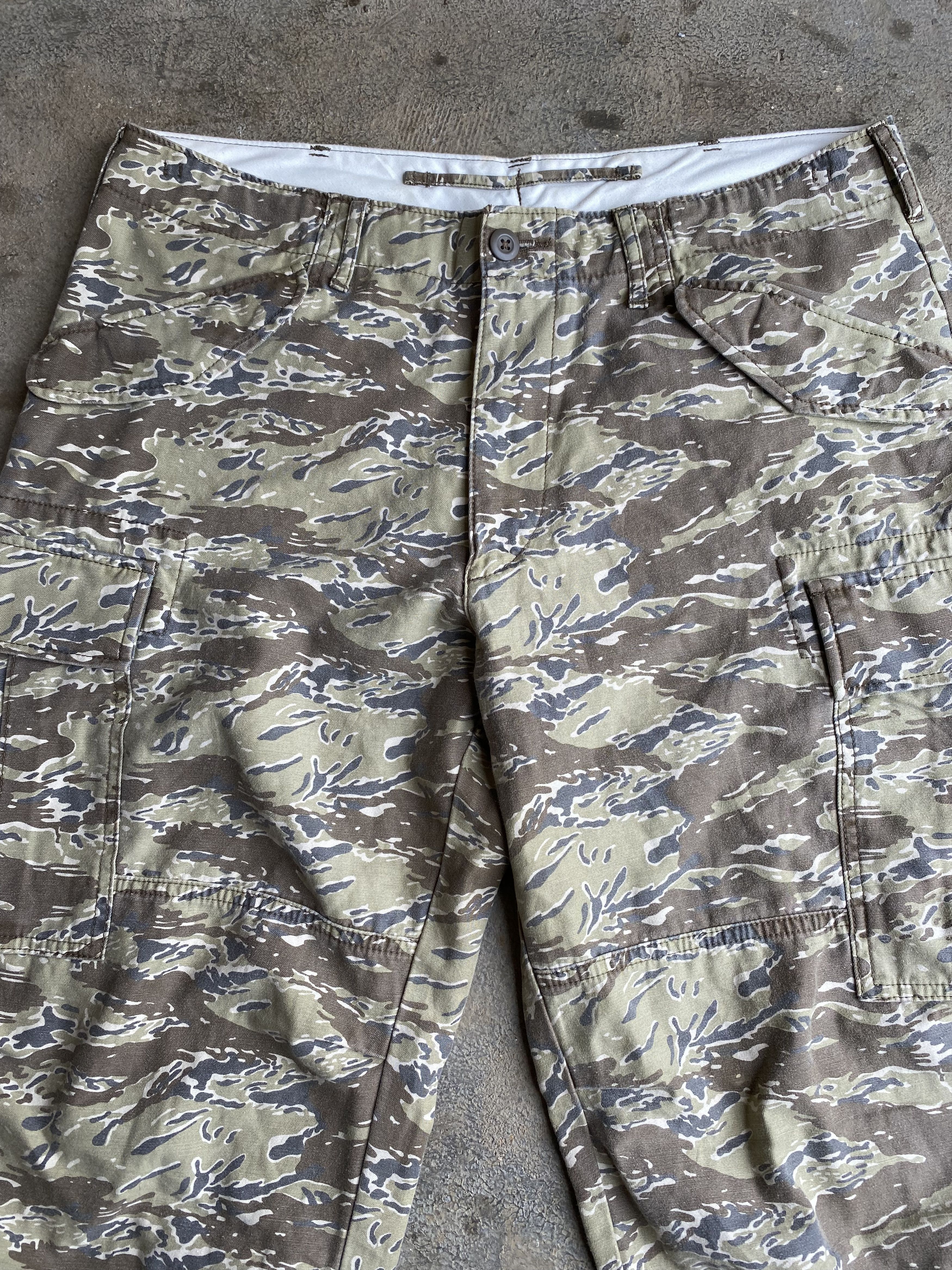 Uniqlo Uniqlo tiger strippe military cargo pants Size US 34 / EU 50 - 2 Thumbnail