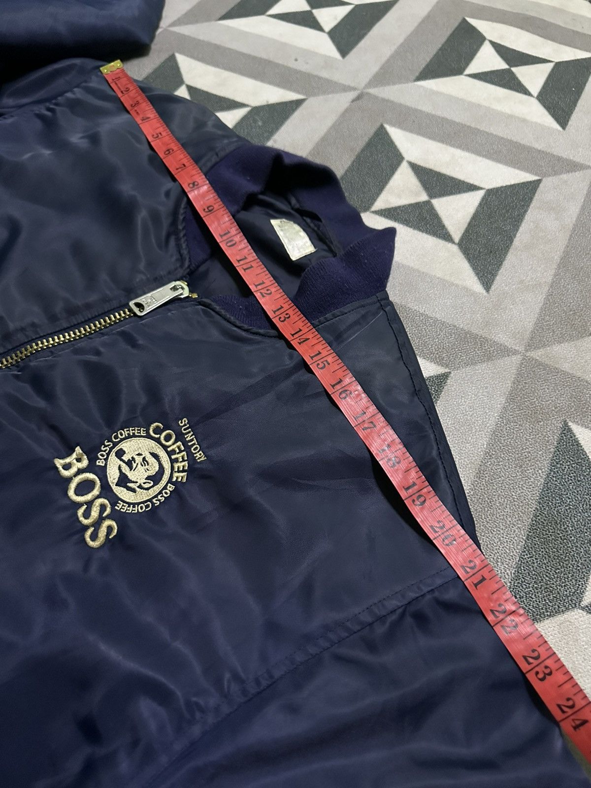 Japanese Brand vintage navy blue nylon Suntory BOSS Coffee bomber jacket L Size US L / EU 52-54 / 3 - 11 Thumbnail