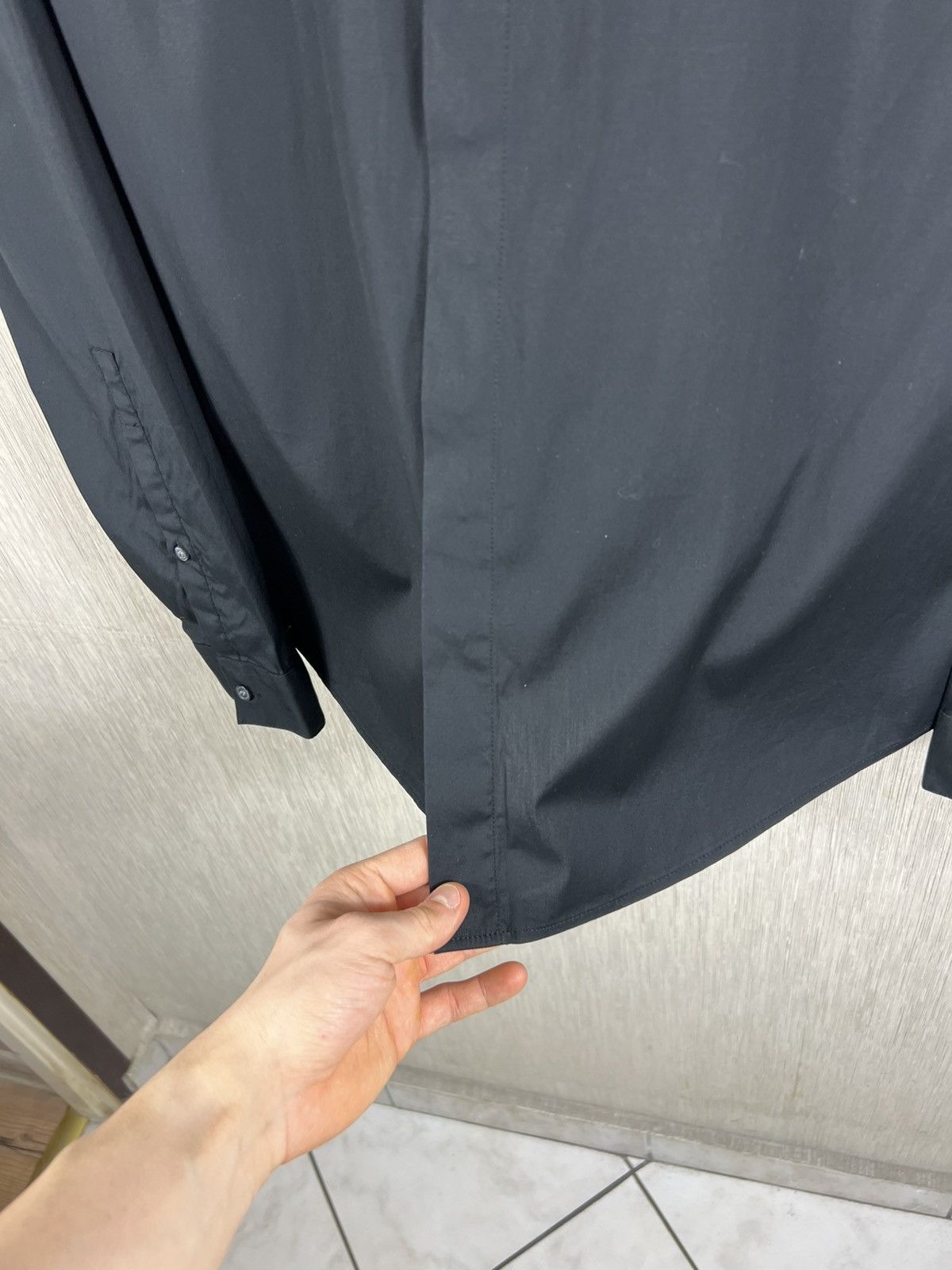 Versace Versace x H&M basic black shirt with V gold detail on collar Size US L / EU 52-54 / 3 - 9 Thumbnail
