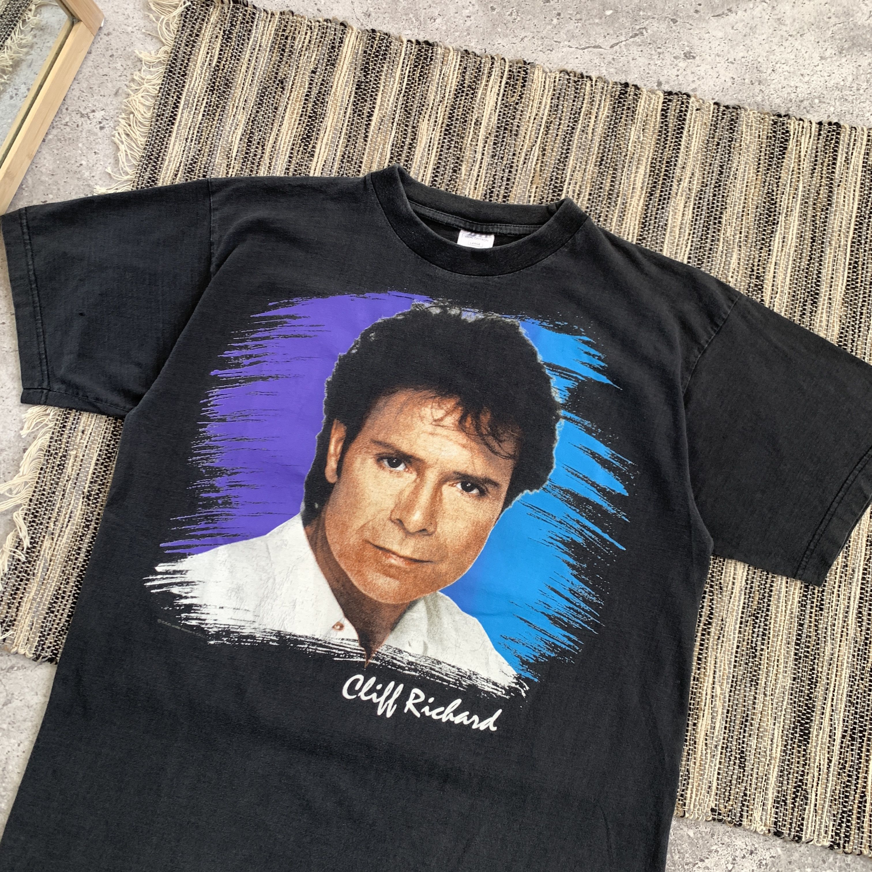 Band Tees Vintage 1994 Cliff Richard Black Rare Graphic Tee Shirt Size US L / EU 52-54 / 3 - 5 Thumbnail