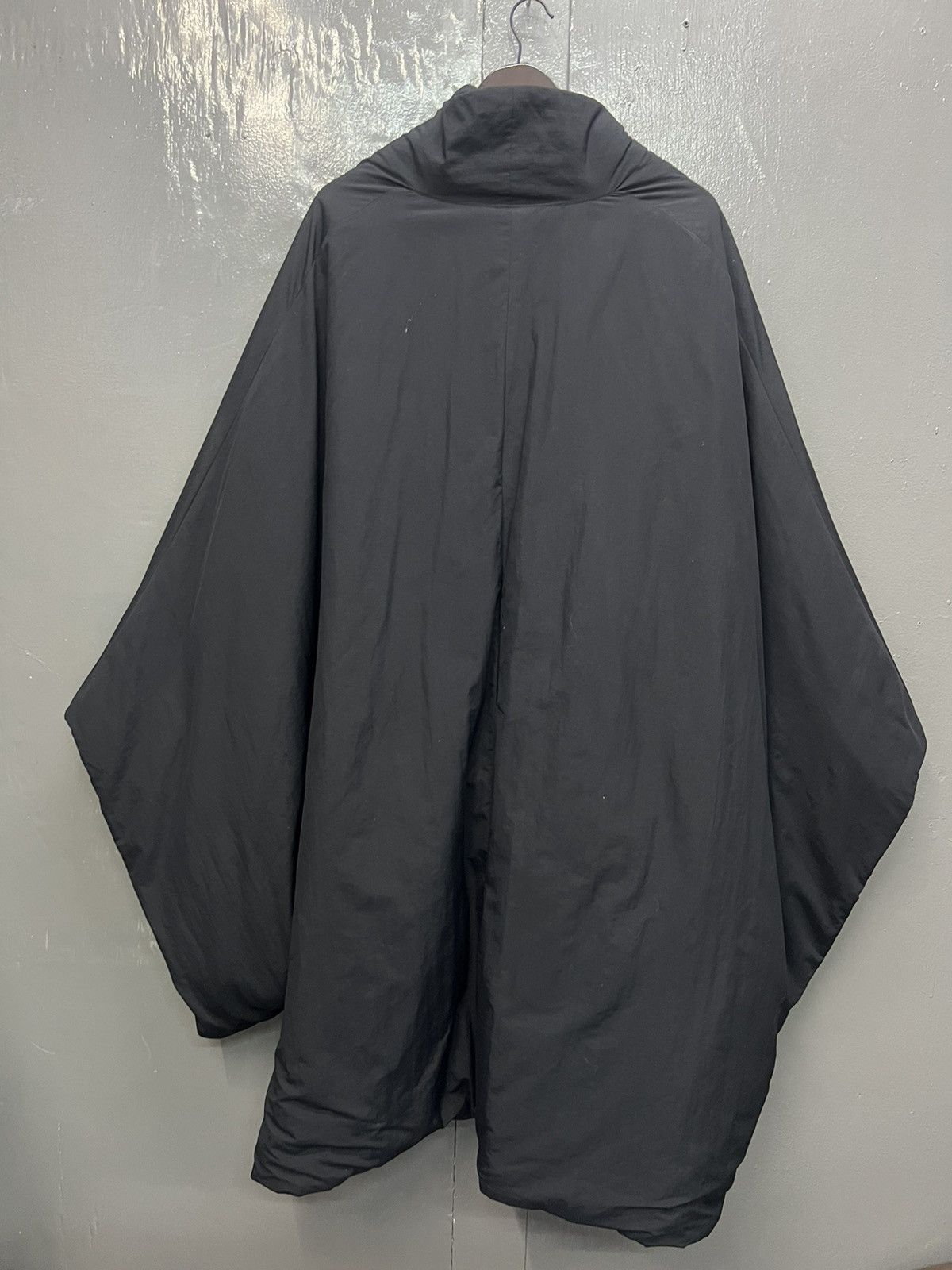 Japanese Brand MOYURU DOWN ZIPPER CAPE/PONCHO Size US M / EU 48-50 / 2 - 5 Thumbnail