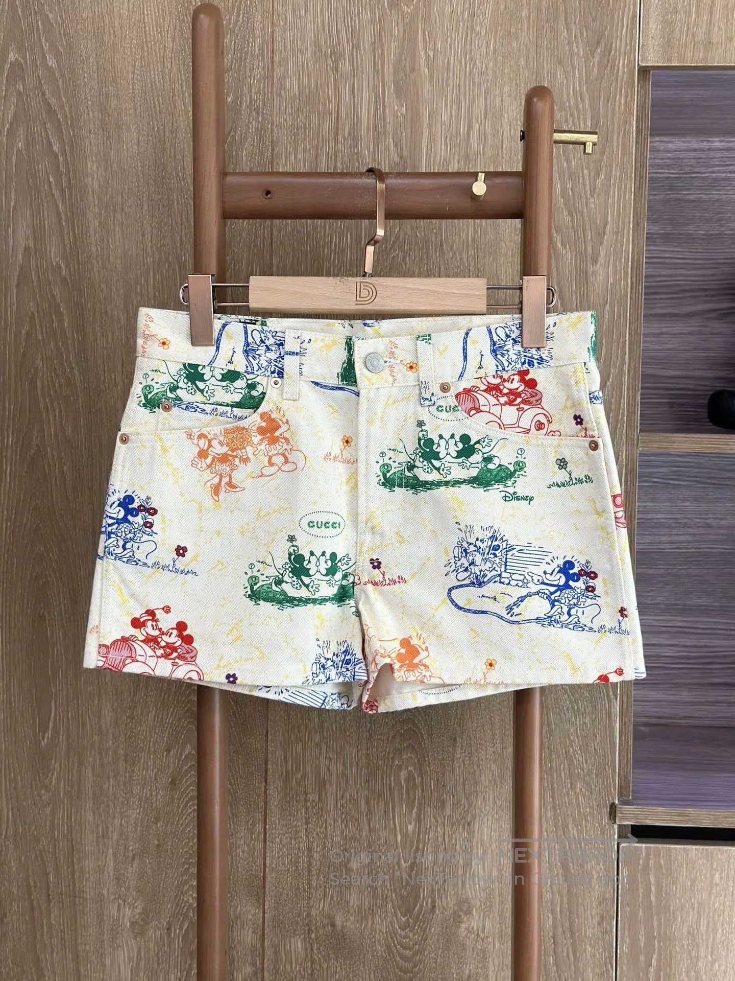 Gucci Gucci Mickey Print White Denim Shorts. Size 25" / US 0 / IT 36 - 1 Thumbnail
