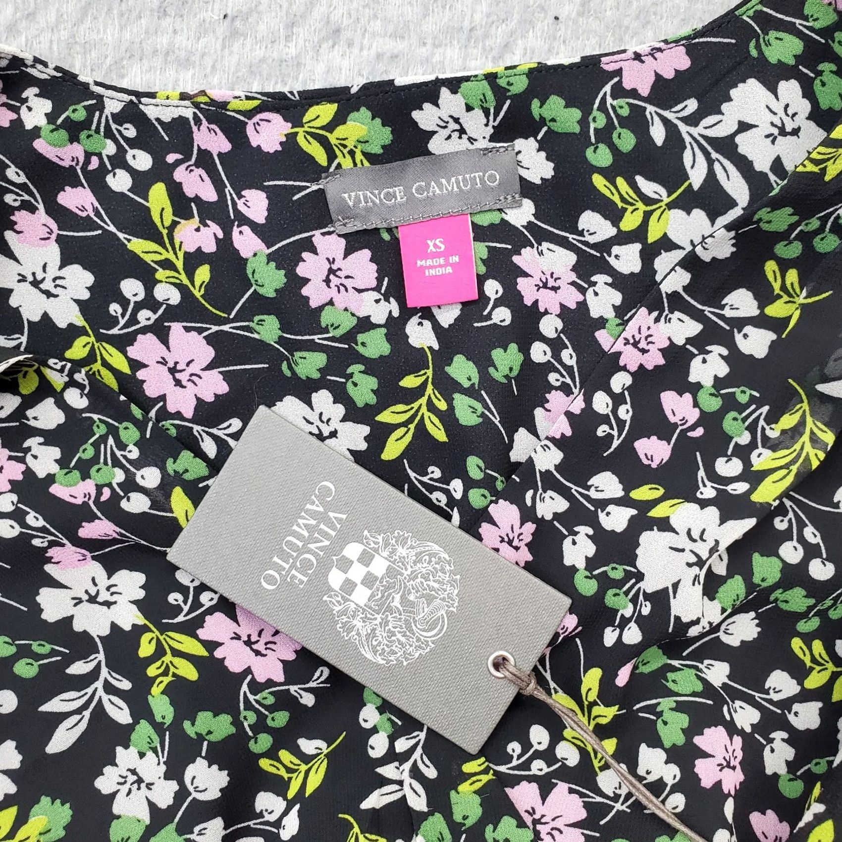 Vince Camuto Vince Camuto Fit & Flare Dress Women XS Multi Floral Smocked Waist Surplice Neck Size XS / US 0-2 / IT 36-38 - 3 Thumbnail