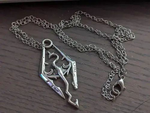 Vintage Unisex Skyrim Elder Scrolls Dragon Pendant Size ONE SIZE - 1 Thumbnail