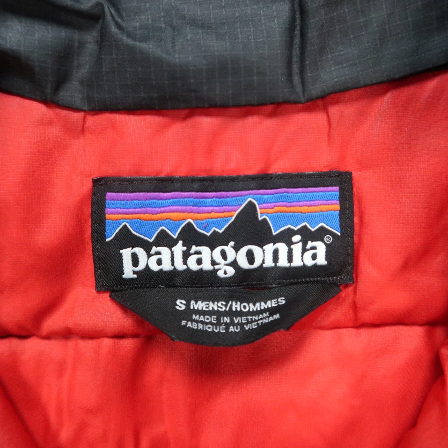 Patagonia Patagonia Vest Mens Small Gray Down Sweater Puffer Full Zip Pockets Outdoors Layered Casual Travel Workwear Jacket/Coat Style: Puffer Size US S / EU 44-46 / 1 - 3 Thumbnail