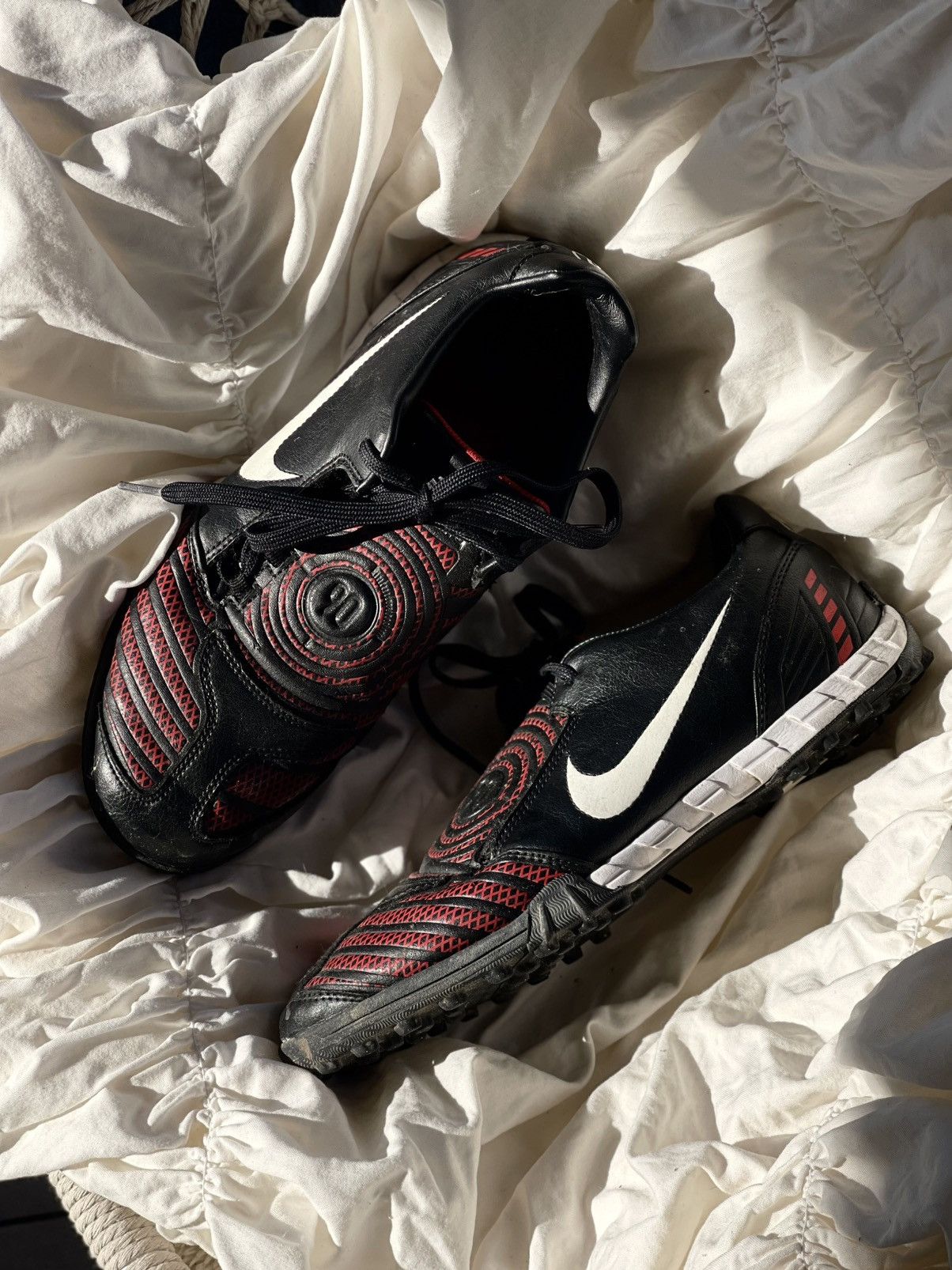 Nike 2008 Nike Total 90 Vintage sneakers Size US 8 / EU 41 - 2 Thumbnail