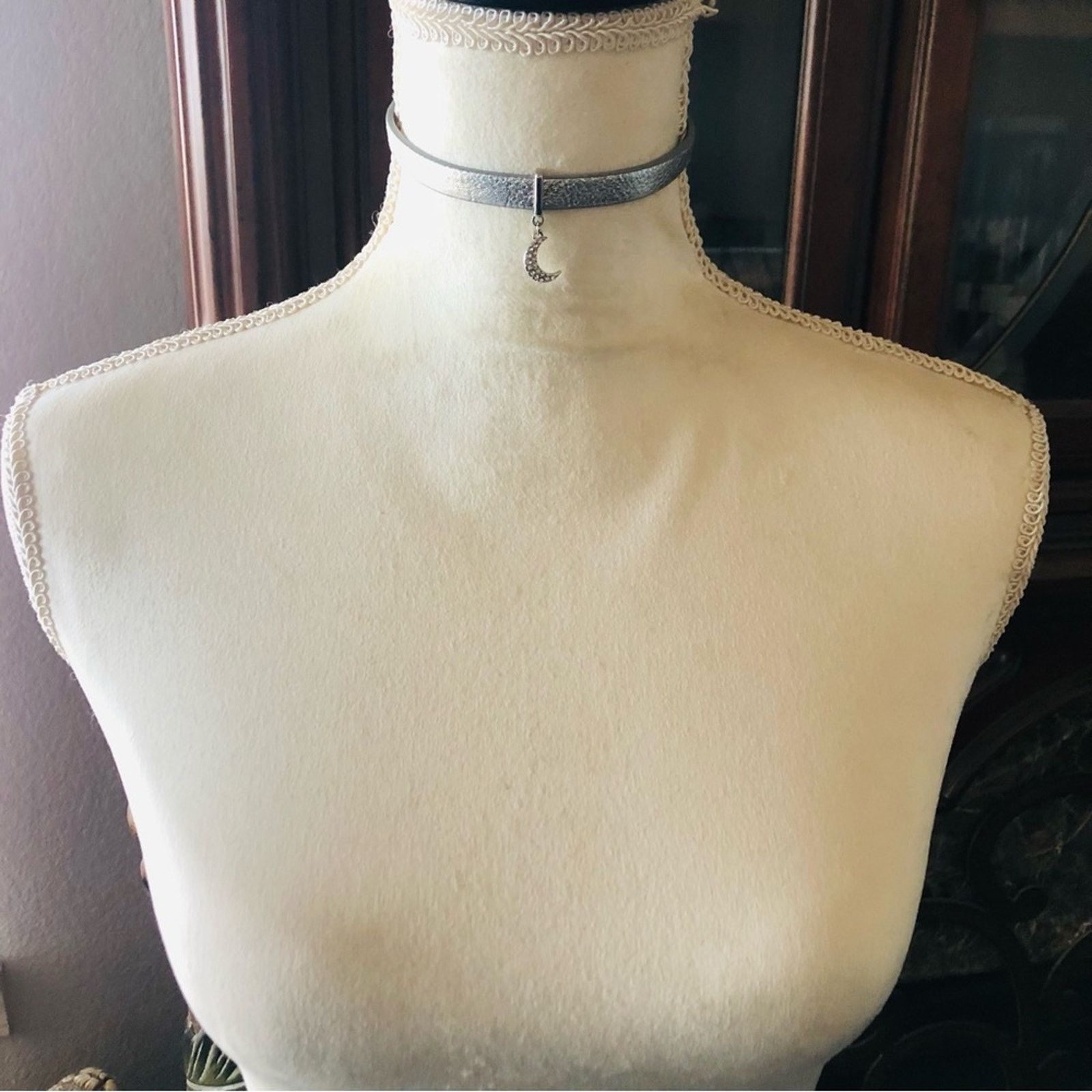 Jewelry Jessica Simpson silver leather sparkle moon choker necklace Size ONE SIZE - 5 Thumbnail