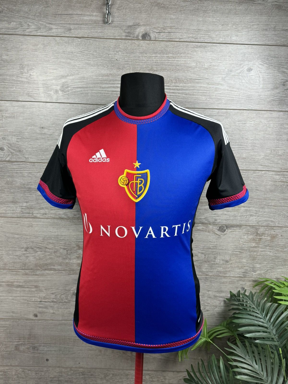 Adidas adidas Men's Club FC Basel 1893 Team #17 HEINIGER size S Size US S / EU 44-46 / 1 - 4 Thumbnail
