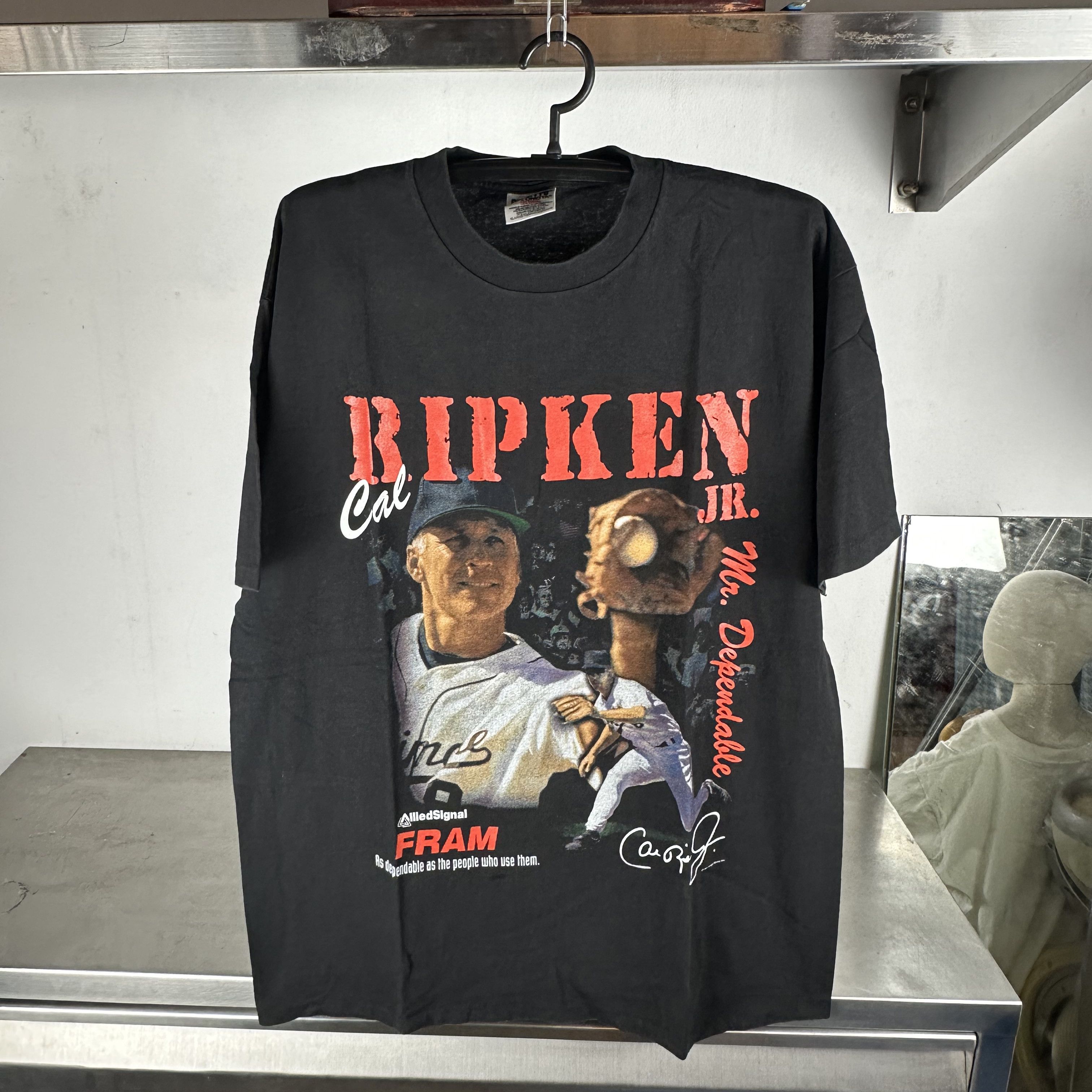 Vintage 1997 Cal Ripken JR Mr. Dependable MLB Graphic XL T-Shirt Size US XL / EU 56 / 4 - 1 Thumbnail