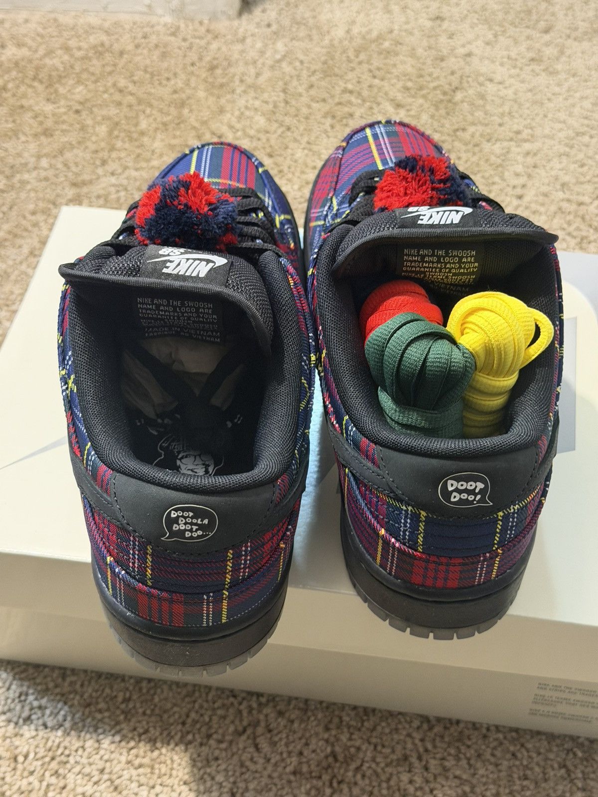 Nike SB Nike SB Dunk Low Nardwuar Size US 10.5 / EU 43-44 - 3 Thumbnail