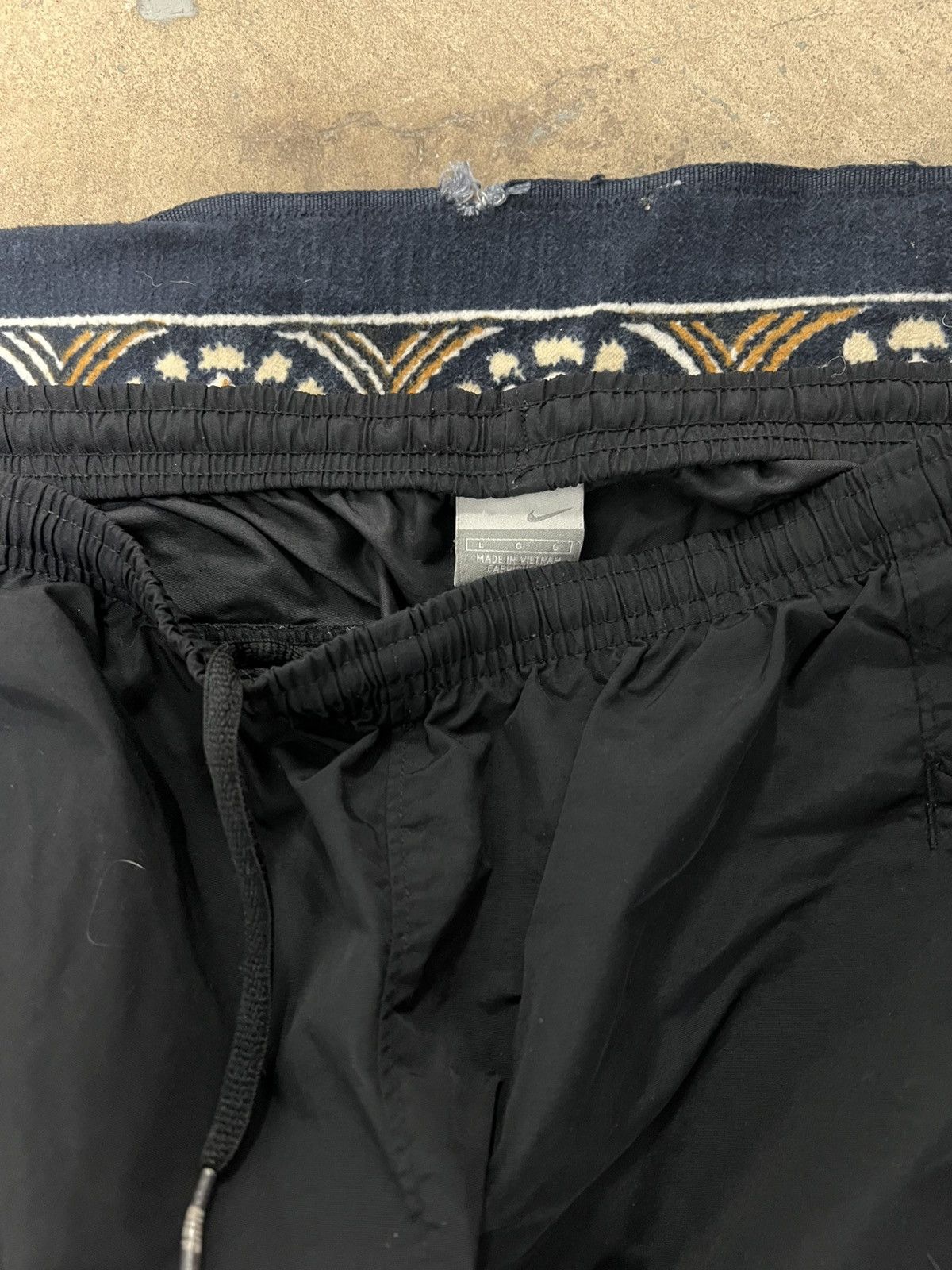 Nike Black Nike track pants size L side stripes baggy skater y2k Size US 34 / EU 50 - 3 Thumbnail
