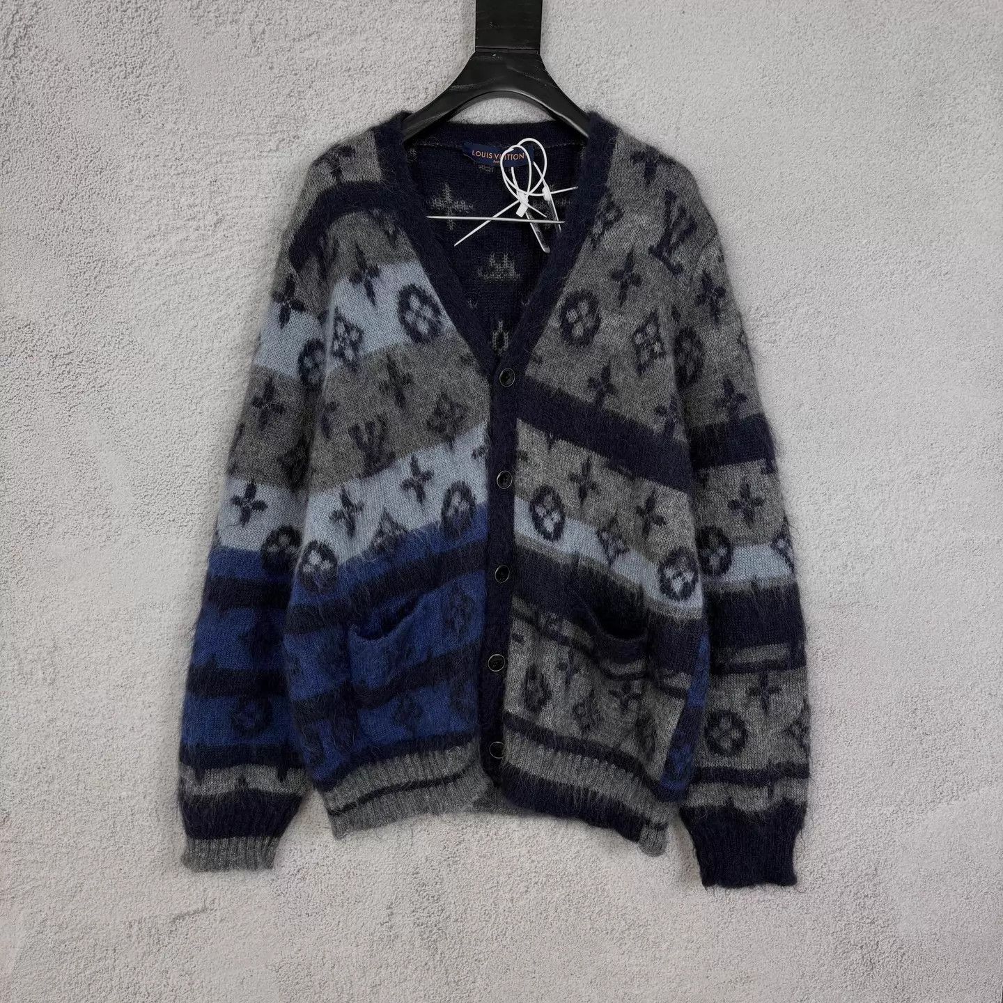 Louis Vuitton Multi-Patterned V-Neck Button Cardigan Size L Size US L / EU 52-54 / 3 - 1 Thumbnail