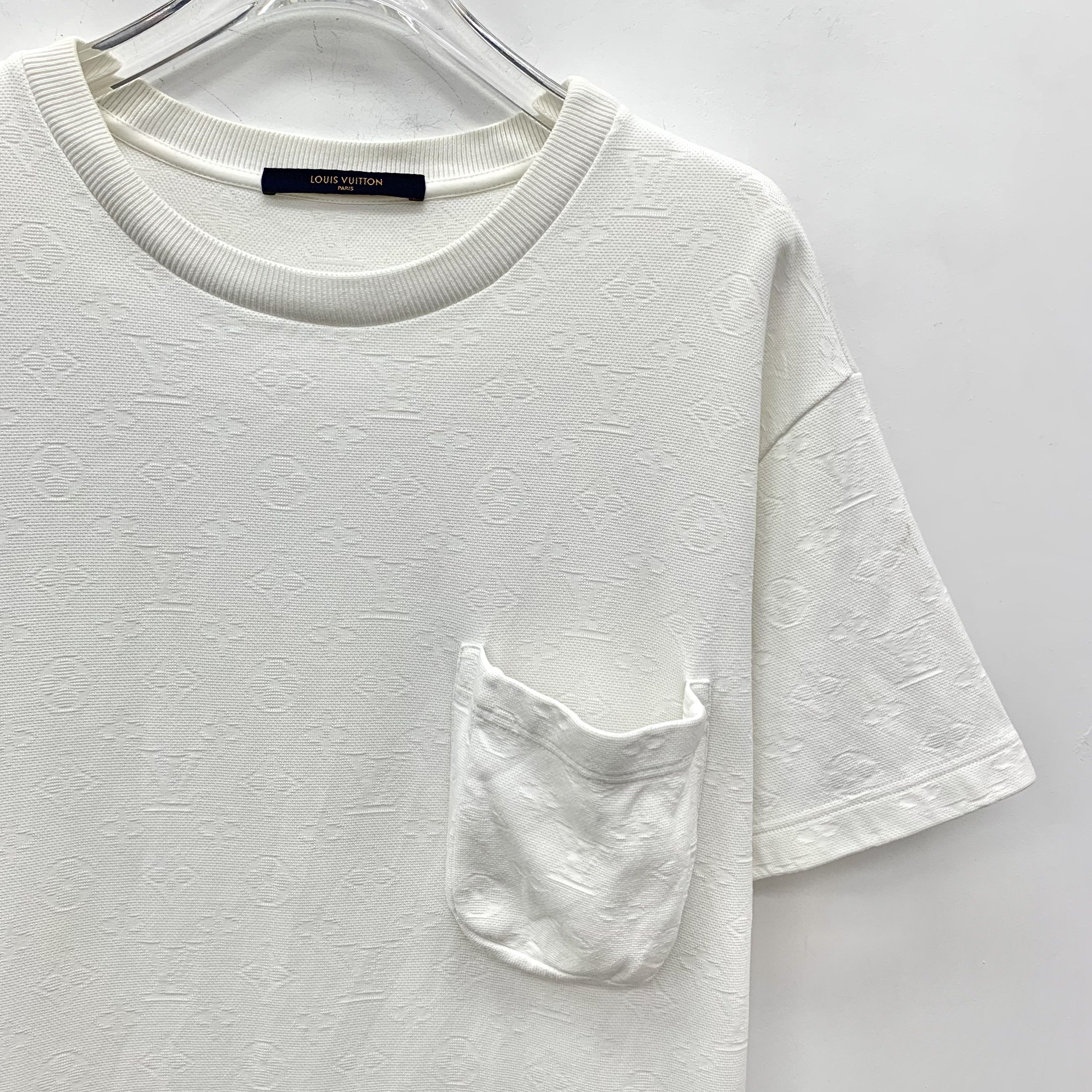 Louis Vuitton Louis Vuitton Monogram Embossed T-Shirt White (S) Size US S / EU 44-46 / 1 - 3 Thumbnail
