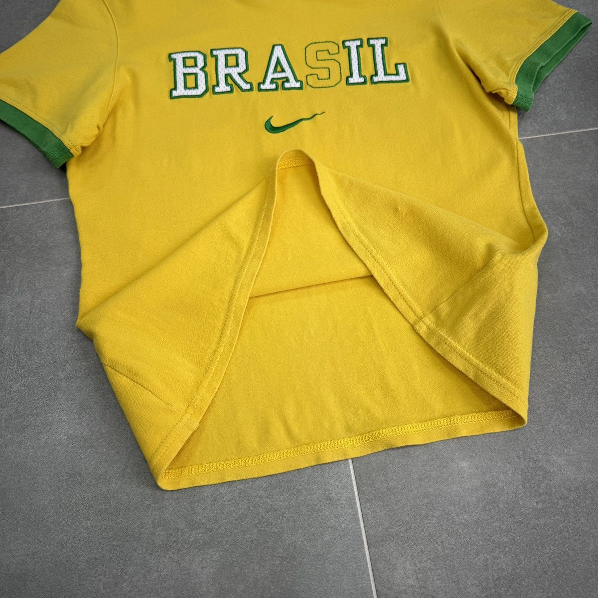 Nike Vintage Nike Brazil Brasil Women T-Shirt Size M Size M / US 6-8 / IT 42-44 - 12 Thumbnail