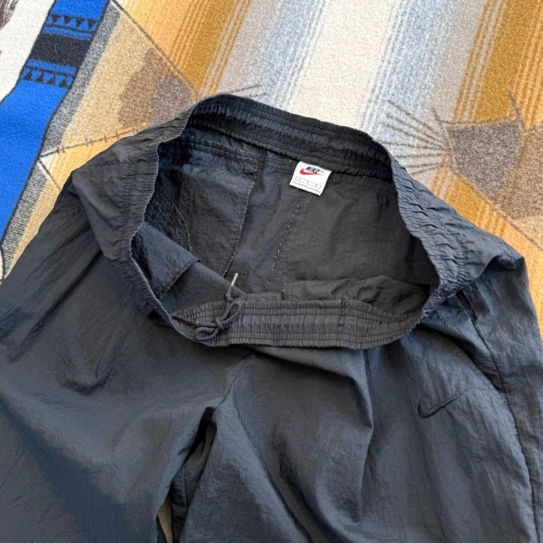 Nike VINTAGE Nike Men’s Sweatpants Track Pants L Black Sweatpants 90s Gym Workout Regular Fit Drawstring Pants Men Size US 33 - 4 Thumbnail