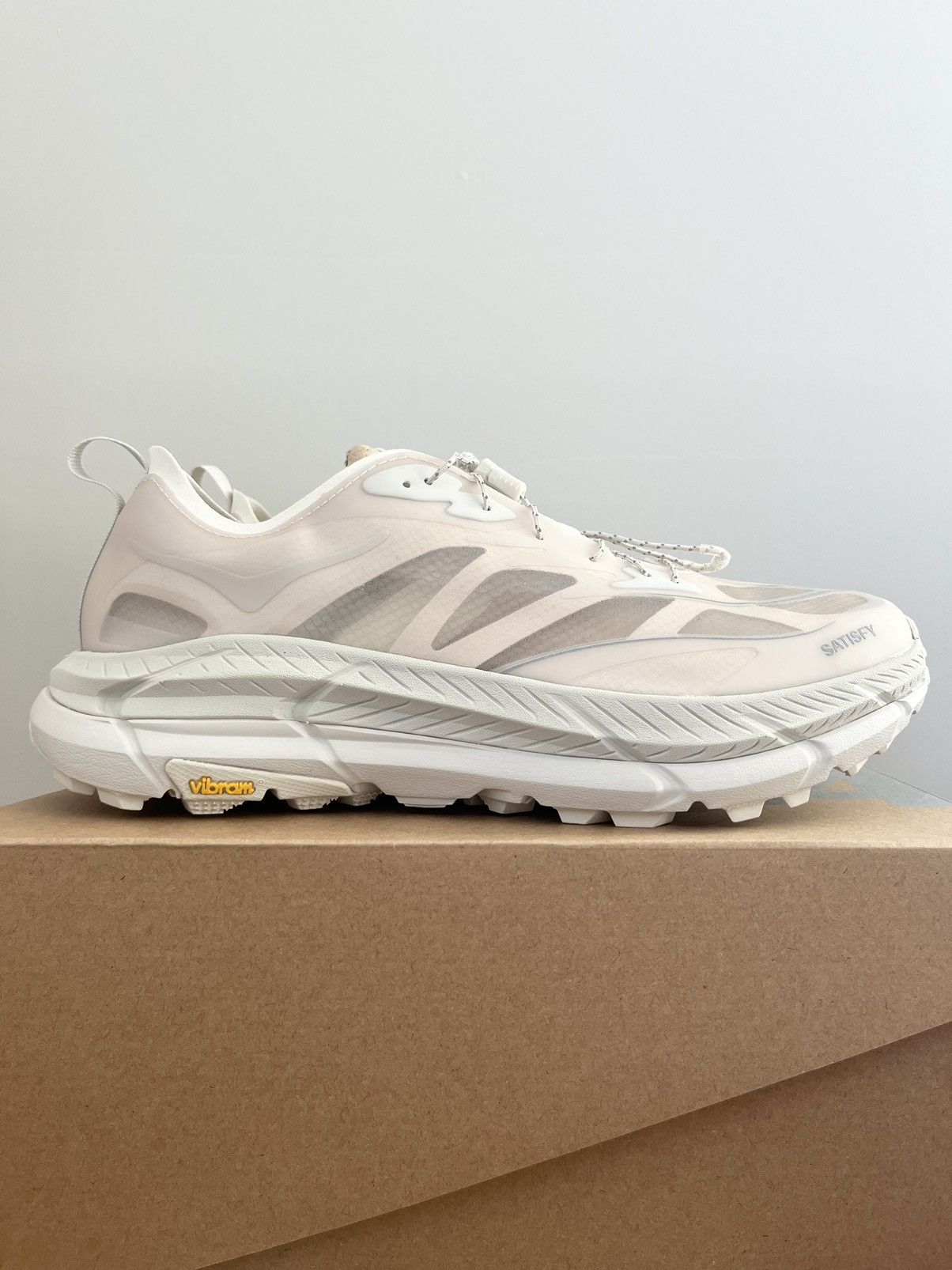 Hoka × Satisfy Hoka One One x Satisfy Mafate Speed 4 Lite Bone Size US 10.5 / EU 43-44 - 2 Thumbnail