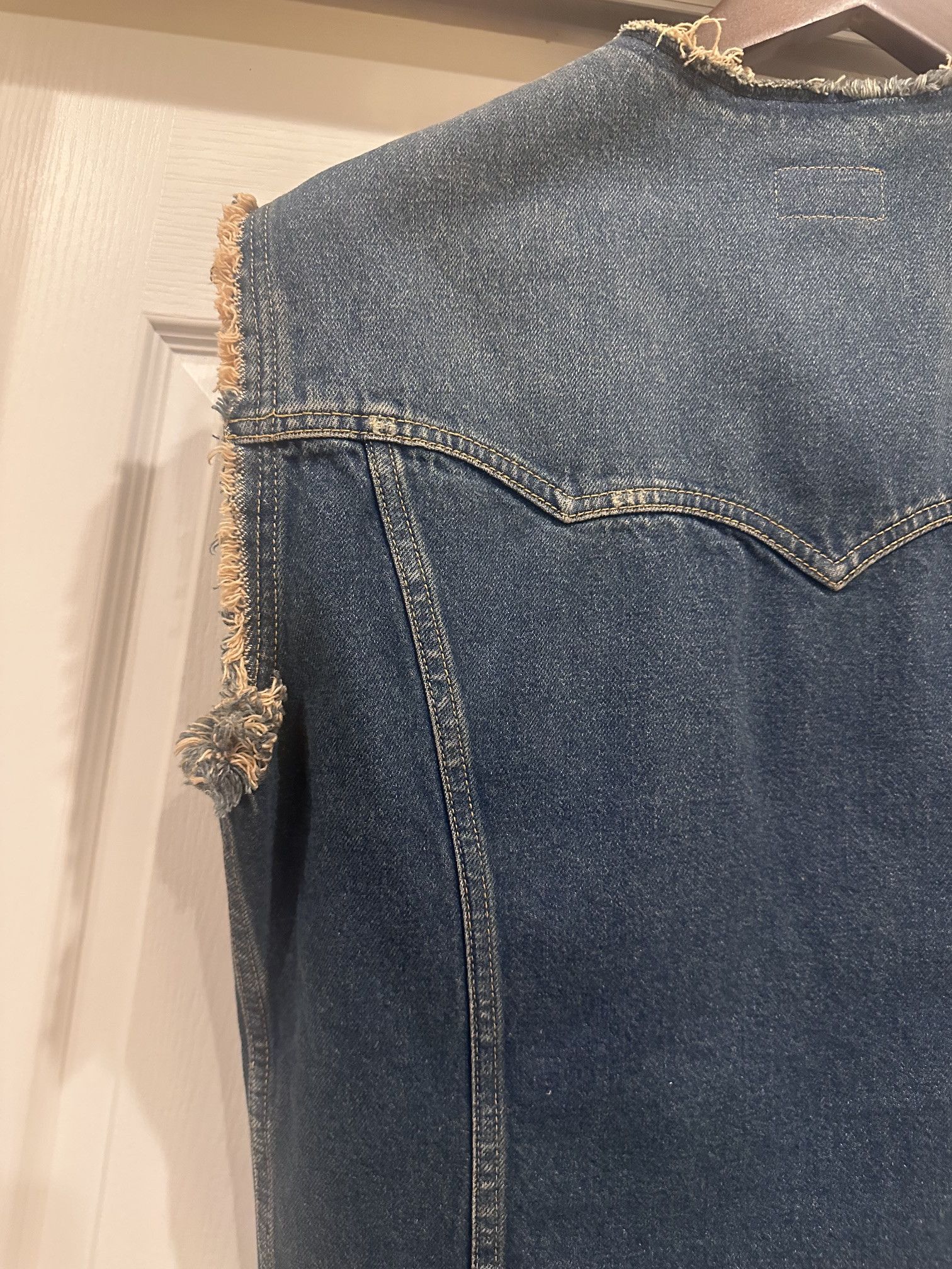 Saint Laurent Paris Saint Laurent Paris 15SS Distressed Denim Vest 377893 4061 L Size US L / EU 52-54 / 3 - 4 Thumbnail