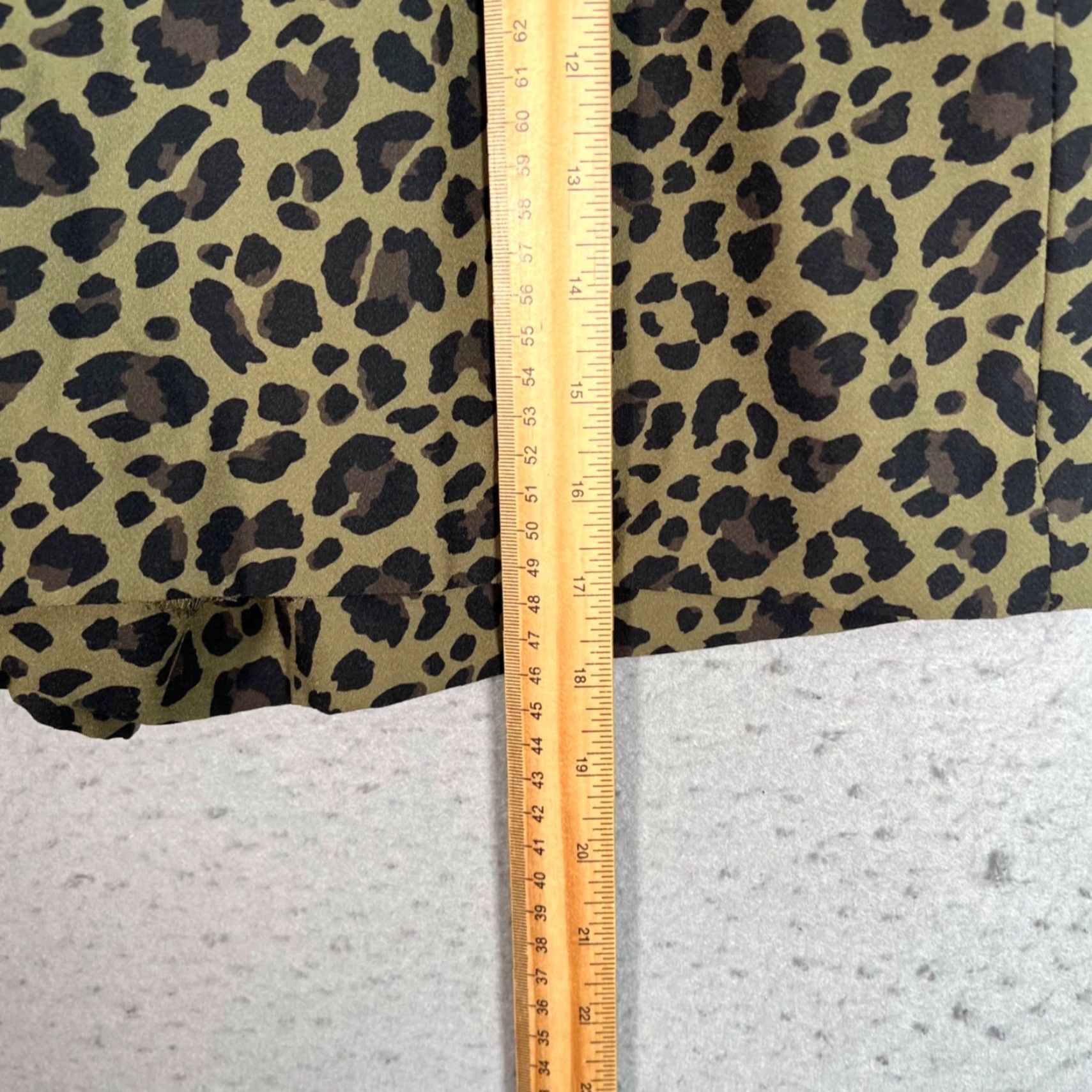 Zara Zara Womens Bermuda Shorts Leopard Print High-Waisted Medium Green Adult Womens Regular Polyester Elastane Blend- 4.5 In Inseam Size 32" / US 10 / IT 46 - 6 Thumbnail