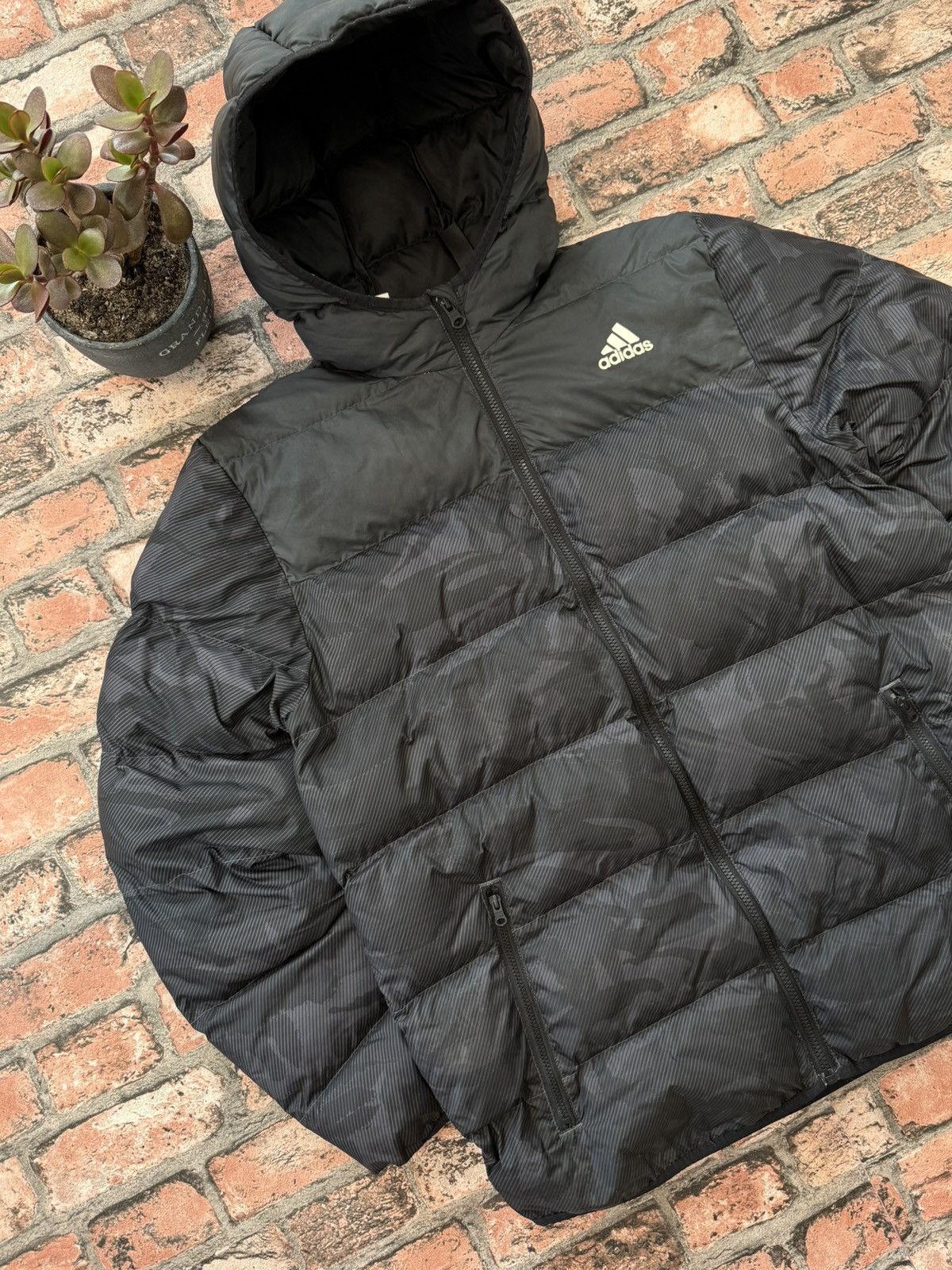 90’s ADIDAS RARE LOGO THREE STRIPE BRAND RETRO DOWN PUFFER