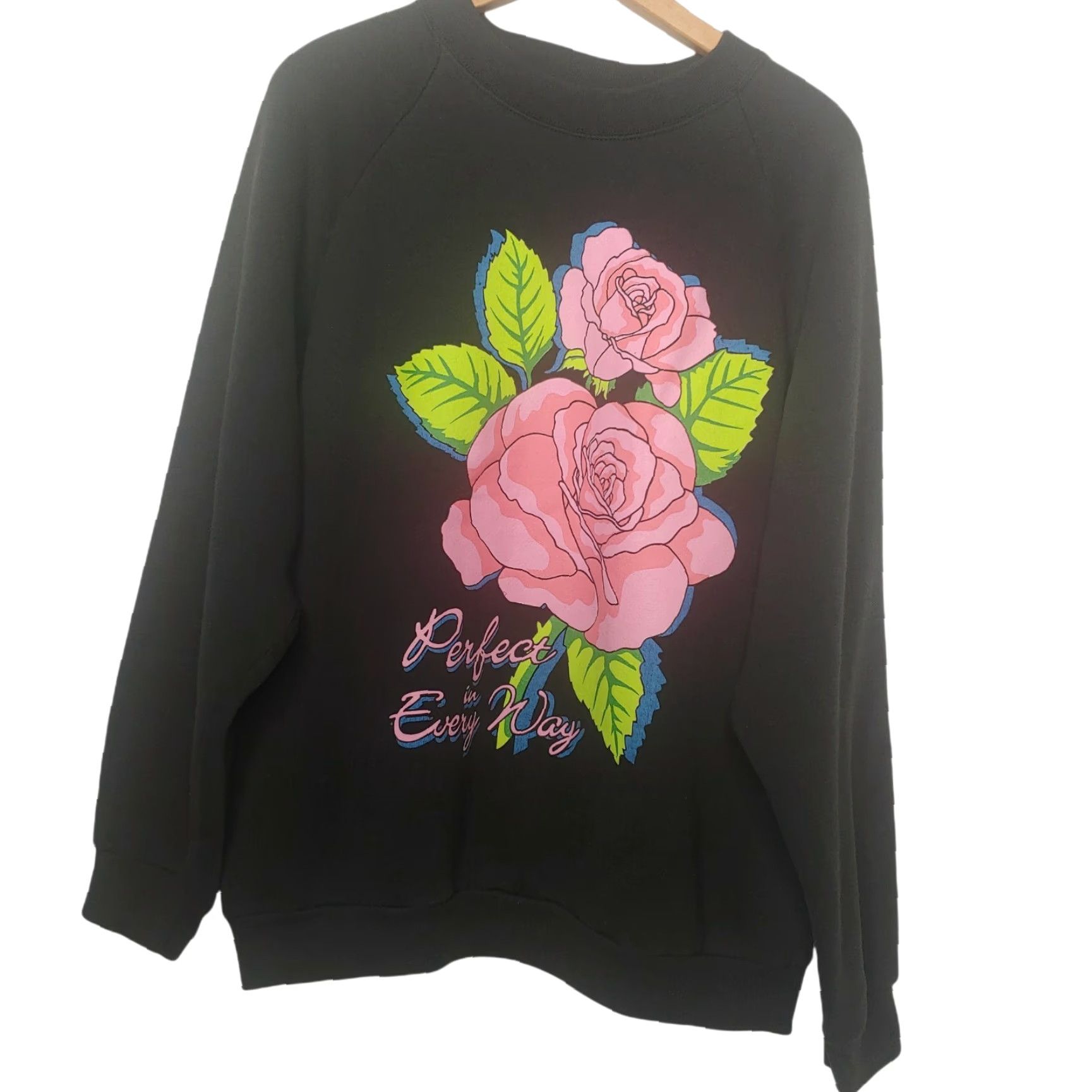Fruit Of The Loom VINTAGE Fruit of the Loom Sweatshirt Crew Neck Pink Roses Cottagecore 56" Chest XXL Women 29.5" Silver Retro Size XXL / US 16-18 / IT 52-54 - 2 Thumbnail
