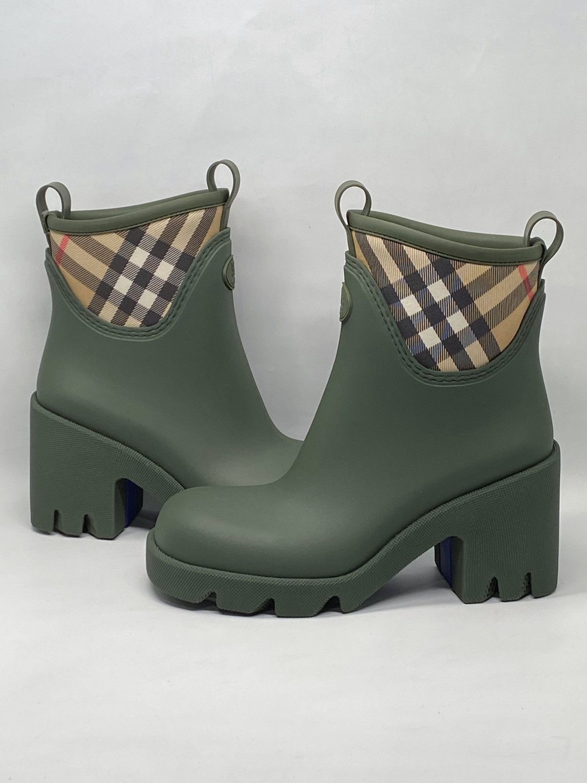 Burberry Burberry Rubber Marsh Stamp Heeled Low Boots​ size 37 Size US 7 / IT 37 - 7 Thumbnail