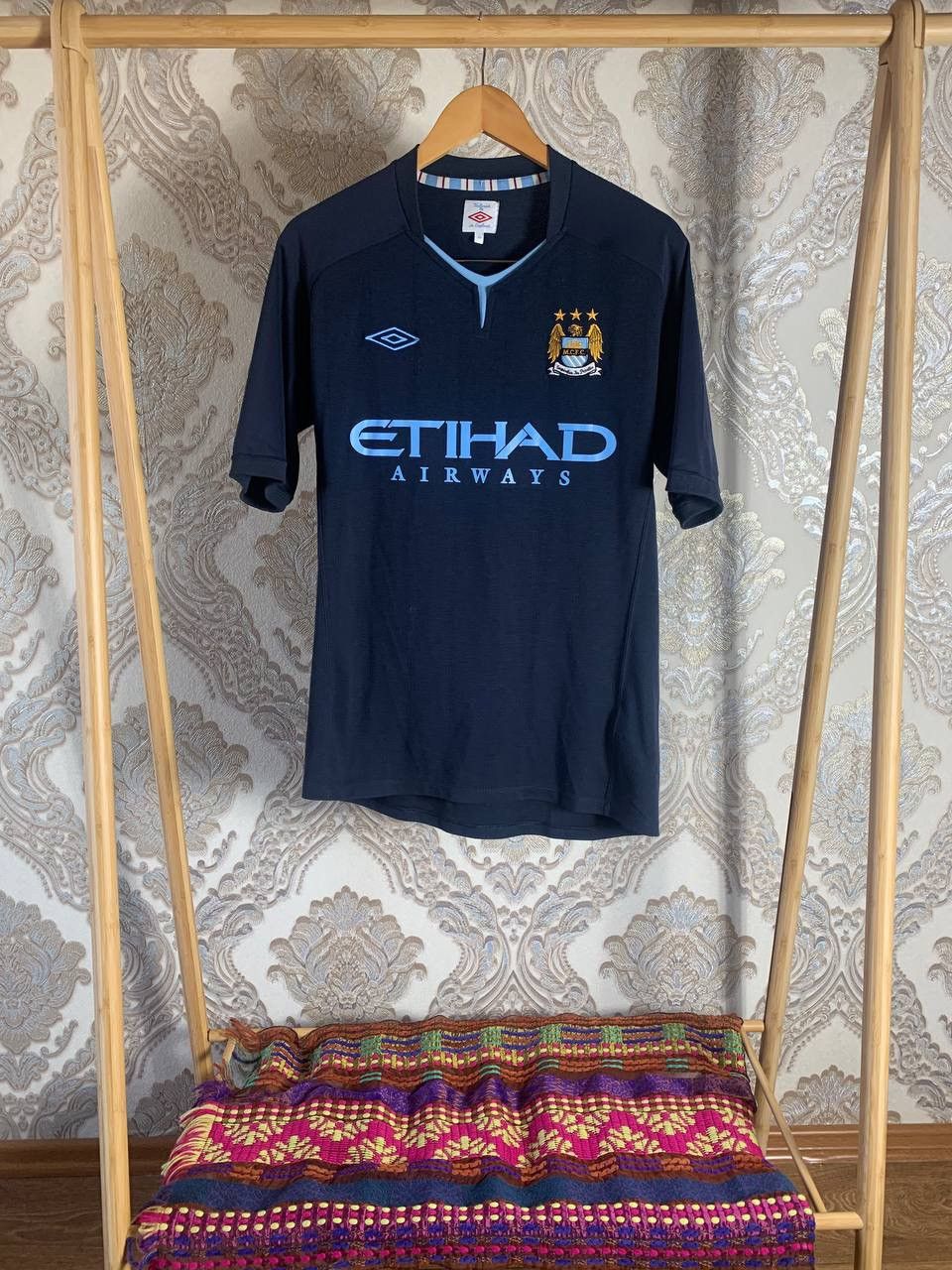 Umbro VINTAGE UMBRO FC MANCHESTER CITY ENGLAND SOCCER JERSEY RETRO Size US M / EU 48-50 / 2 - 1 Thumbnail