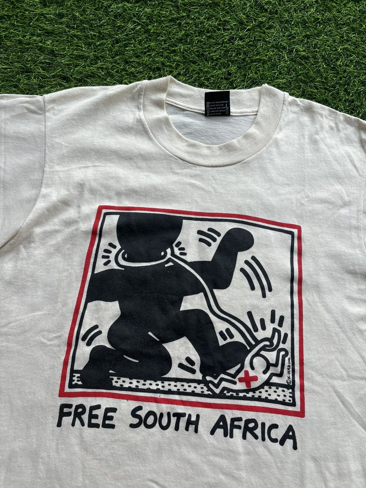 Keith Haring Vintage 80's Keith Haring Free South Africa Tshirt Size US M / EU 48-50 / 2 - 3 Thumbnail