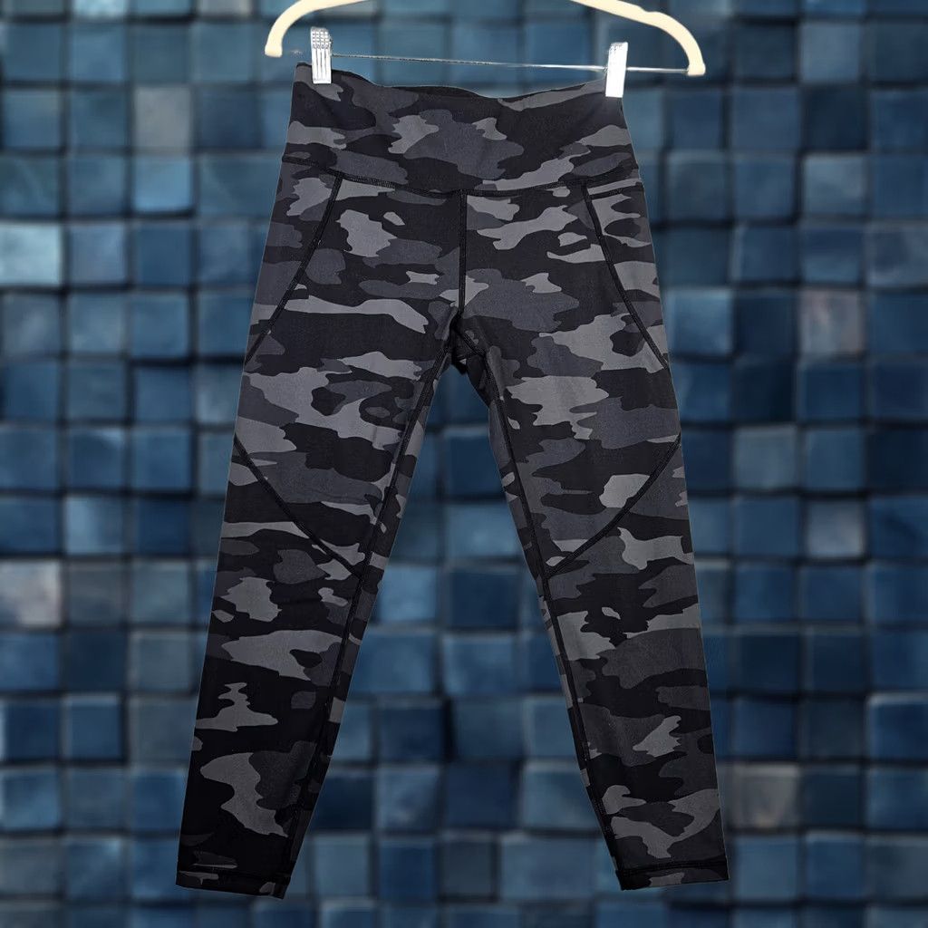 Sweaty Betty Sweaty Betty Power 7/8 Length Women's Camo Printed Legging Size S Size 28" / US 6 / IT 42 - 1 Thumbnail