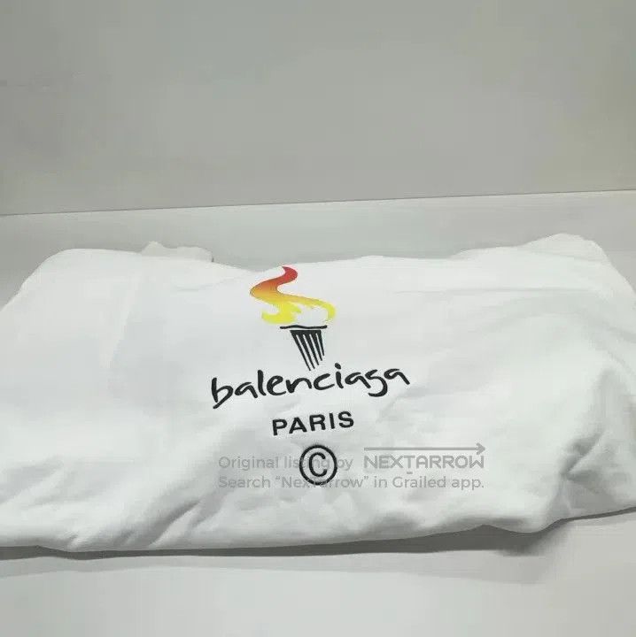 Balenciaga Balenciaga White Long Sleeve Hoodie with Prints. Size US M / EU 48-50 / 2 - 8 Thumbnail